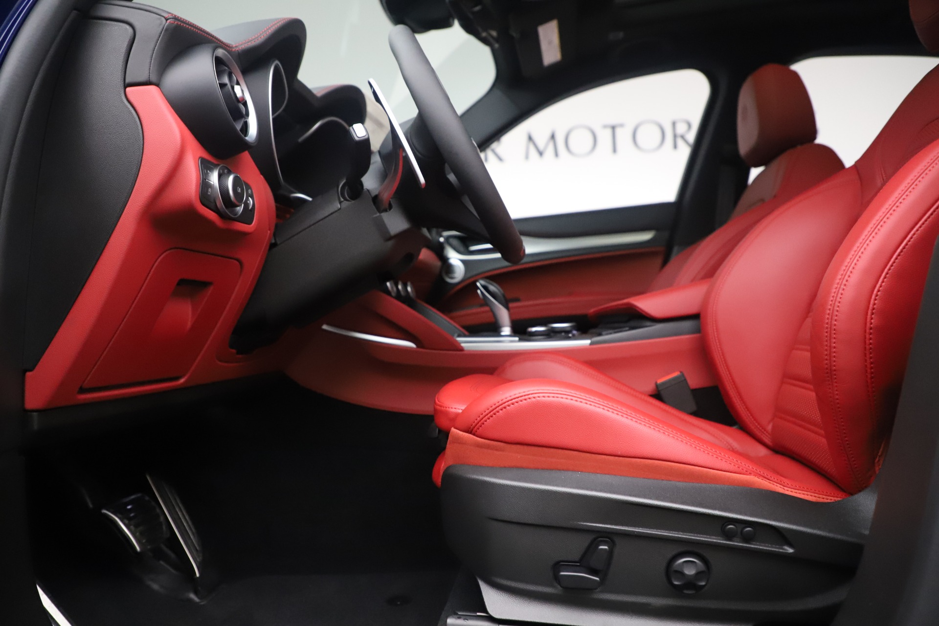 New 2019 Alfa Romeo Stelvio Ti Sport Q4 | St. Petersburg, FL