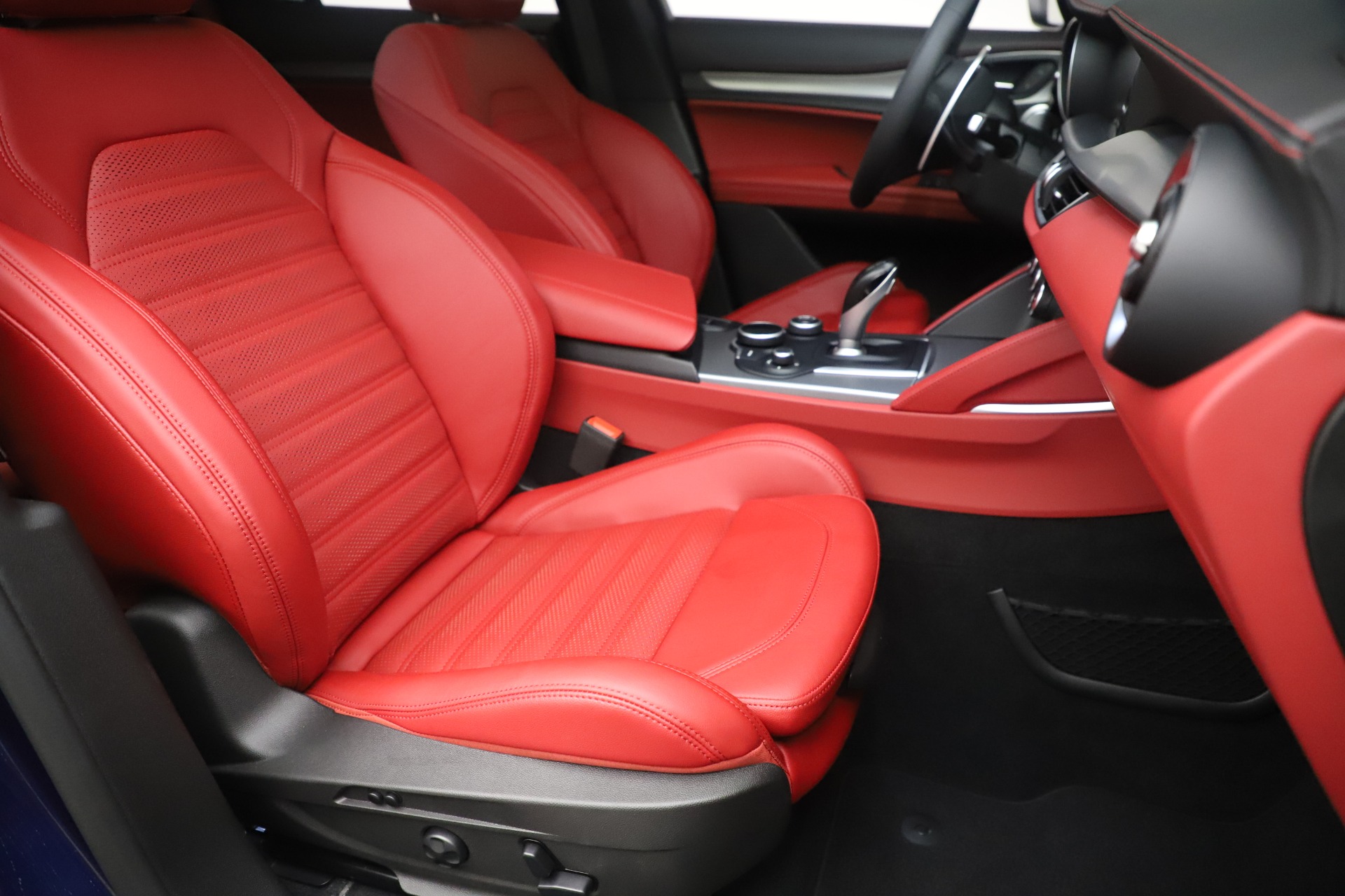New 2019 Alfa Romeo Stelvio Ti Sport Q4 | St. Petersburg, FL