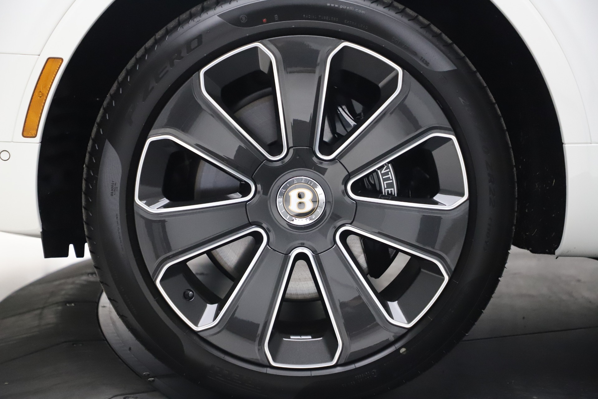 New 2020 Bentley Bentayga V8 Design Series | St. Petersburg, FL