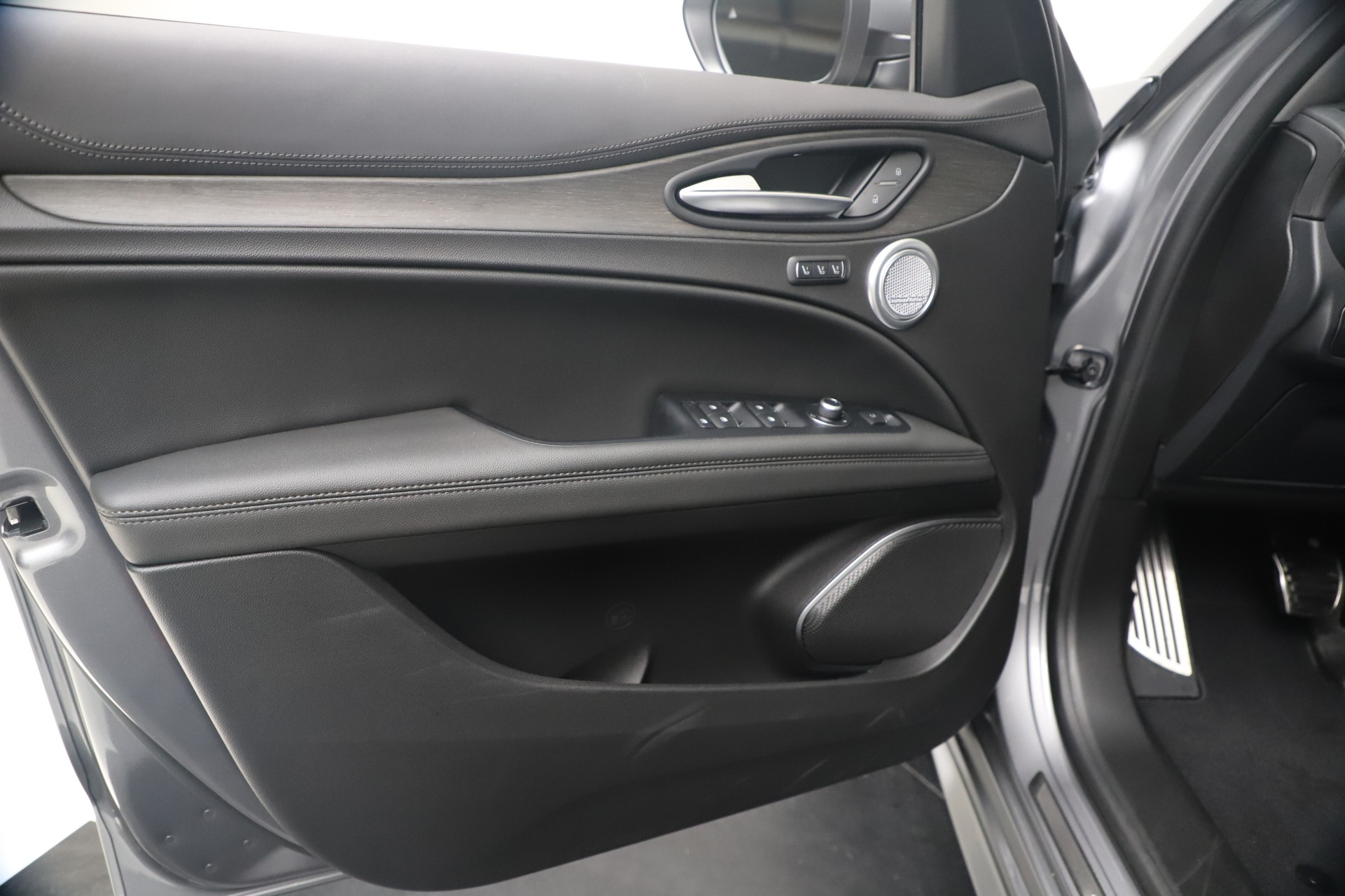 New 2020 Alfa Romeo Stelvio Ti Lusso Q4 | St. Petersburg, FL