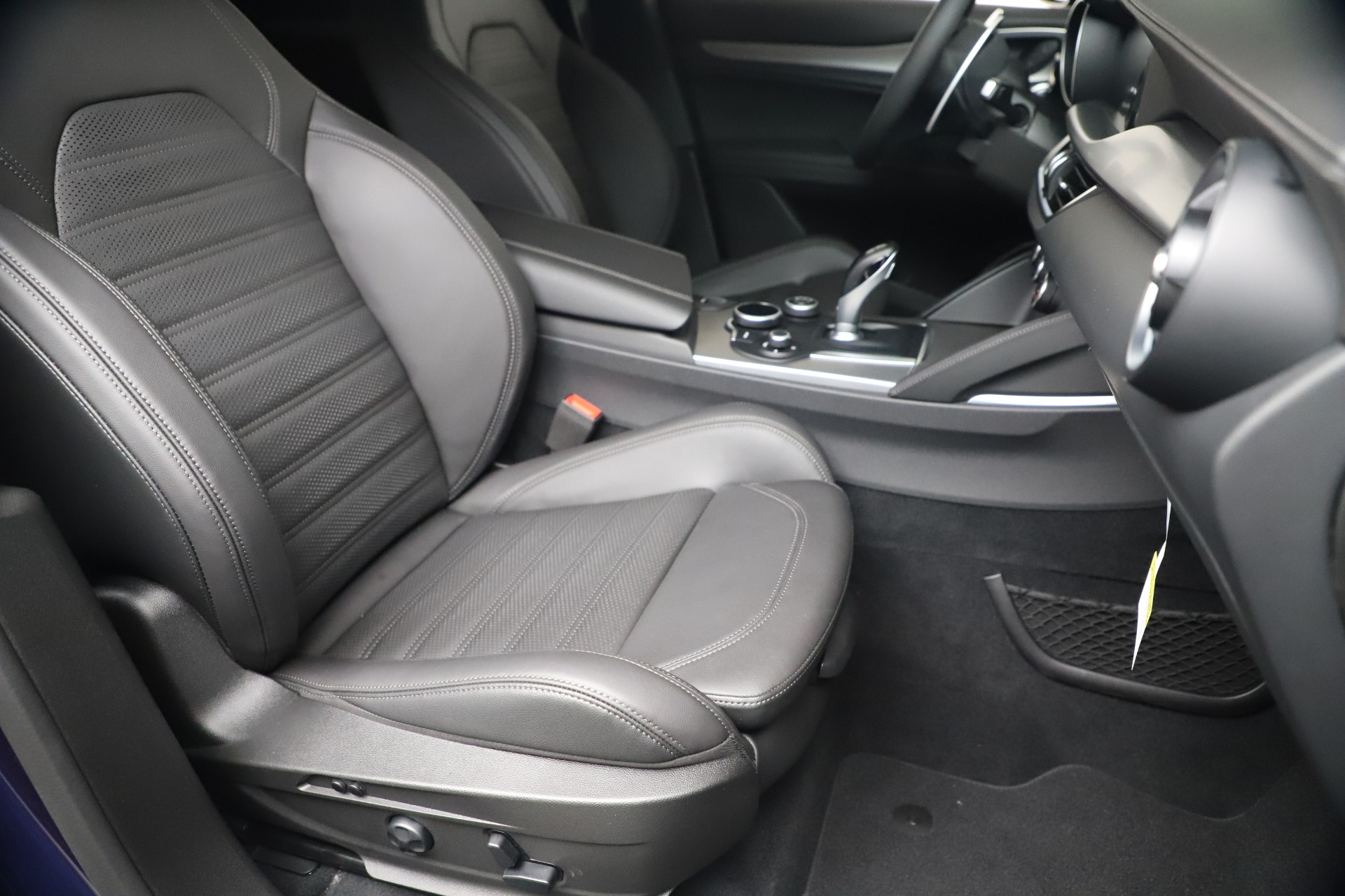 New 2019 Alfa Romeo Stelvio Ti Sport Q4 | St. Petersburg, FL