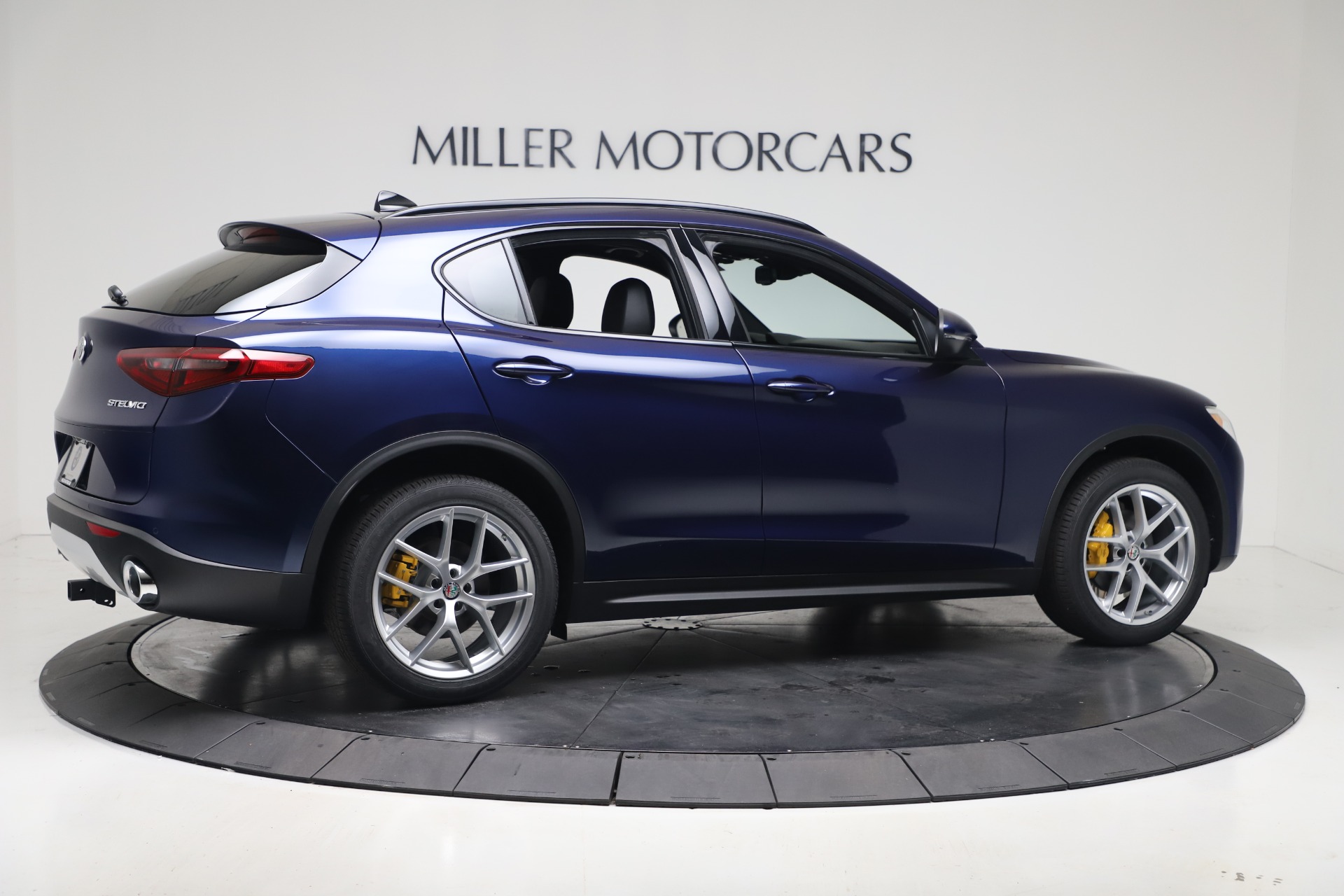 New 2019 Alfa Romeo Stelvio Ti Sport Q4 | St. Petersburg, FL
