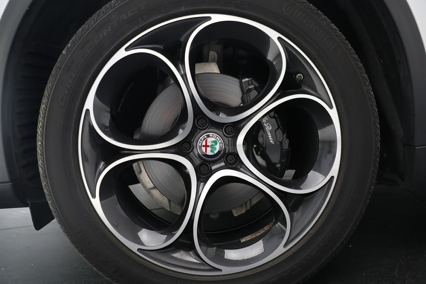 New 2019 Alfa Romeo Stelvio Ti Sport Q4 | St. Petersburg, FL