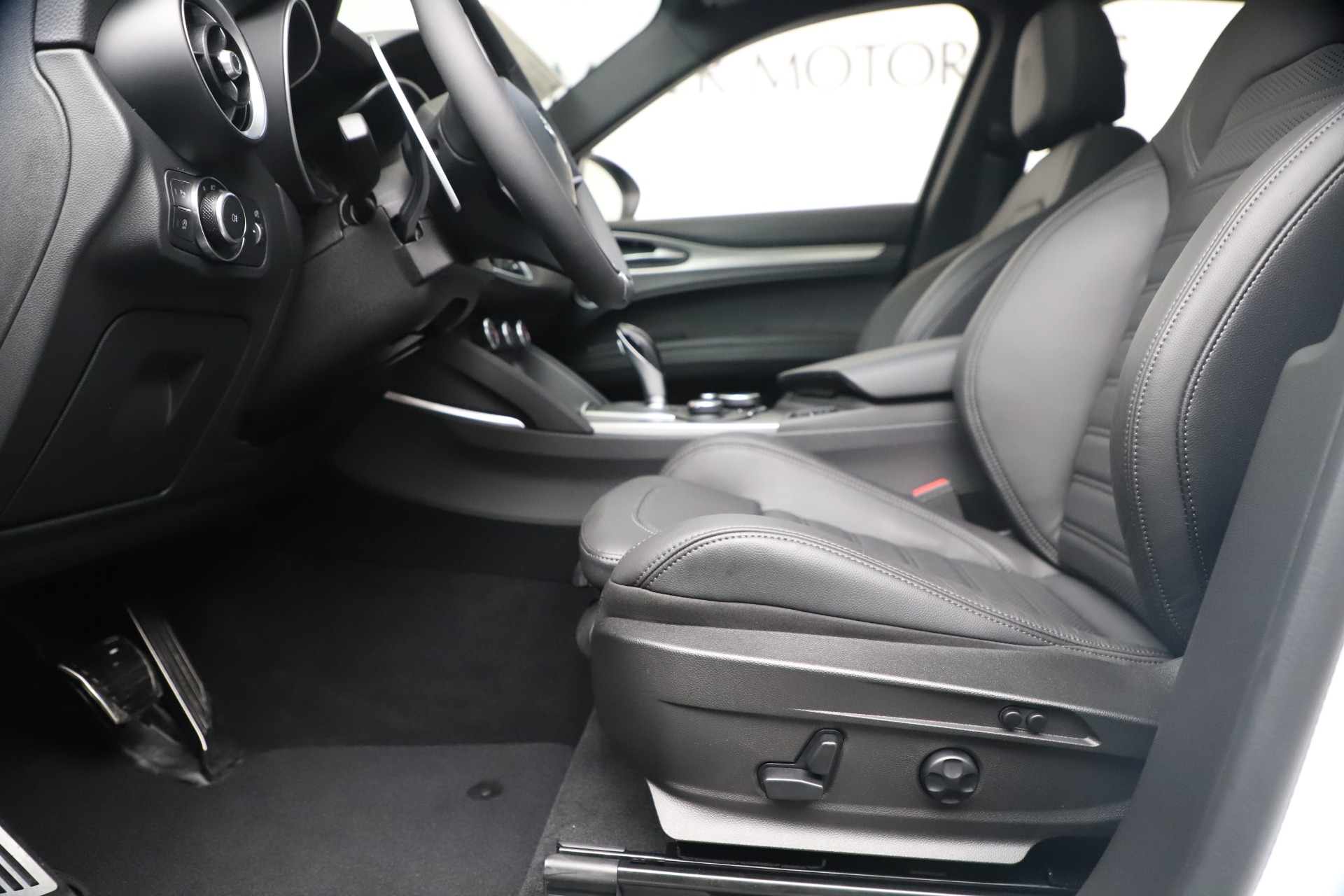 New 2019 Alfa Romeo Stelvio Ti Sport Q4 | St. Petersburg, FL