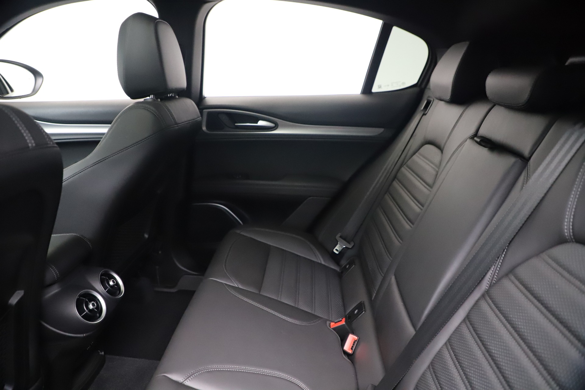 New 2019 Alfa Romeo Stelvio Ti Sport Q4 | St. Petersburg, FL