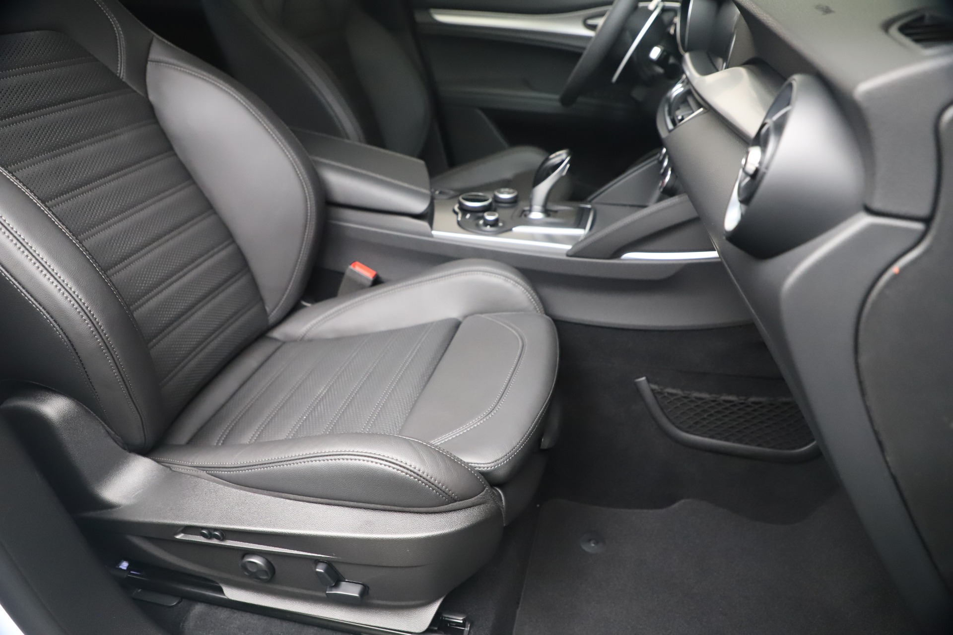 New 2019 Alfa Romeo Stelvio Ti Sport Q4 | St. Petersburg, FL
