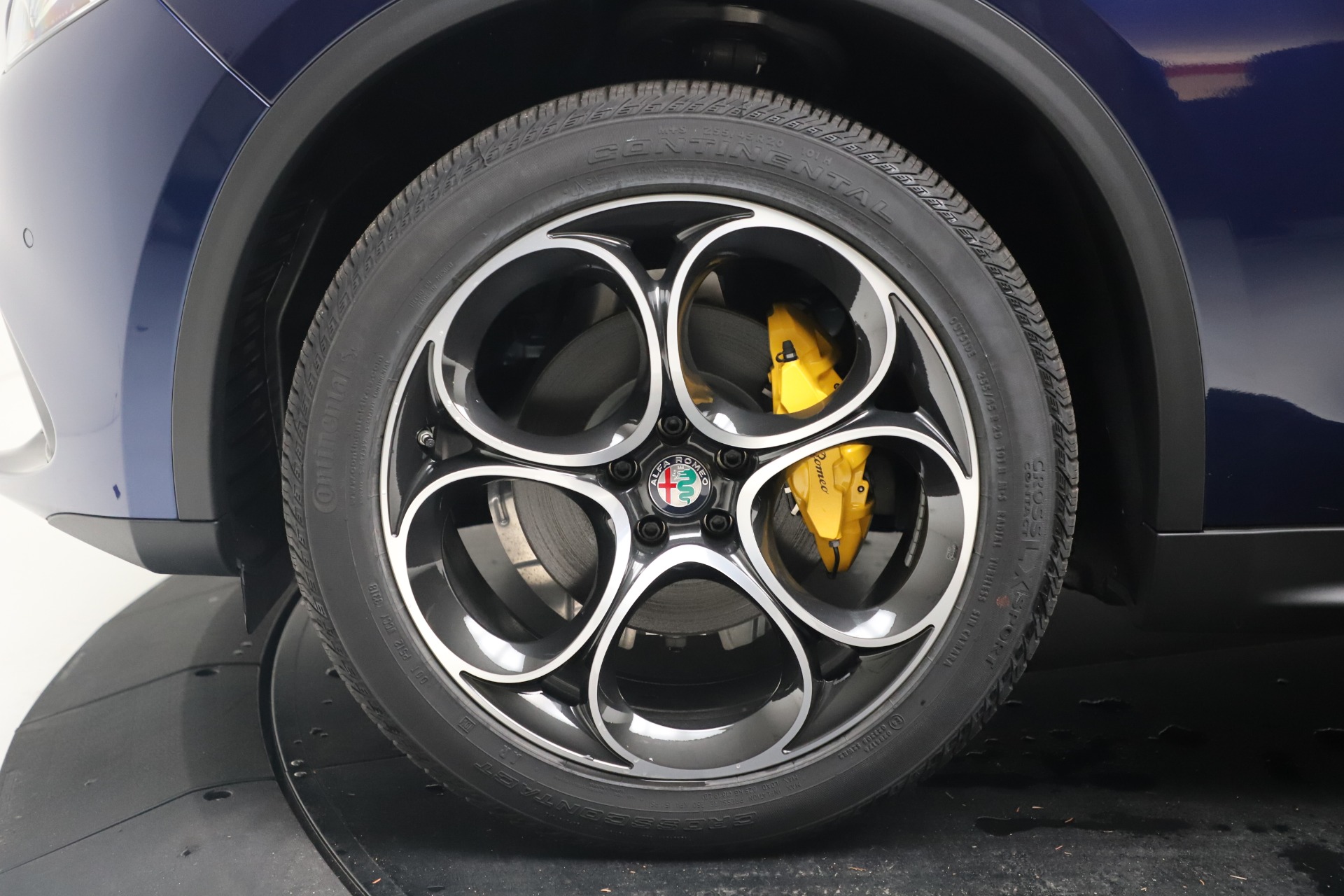 New 2019 Alfa Romeo Stelvio Ti Sport Q4 | St. Petersburg, FL
