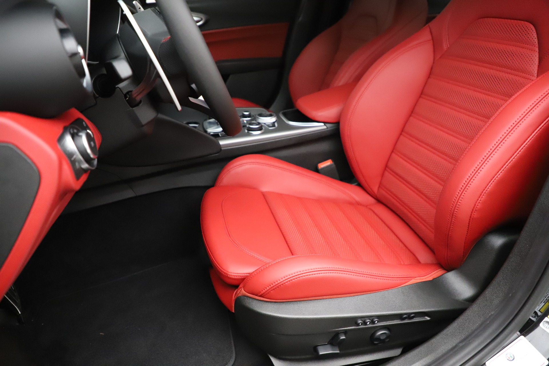 New 2020 Alfa Romeo Giulia Ti Sport Q4 | St. Petersburg, FL