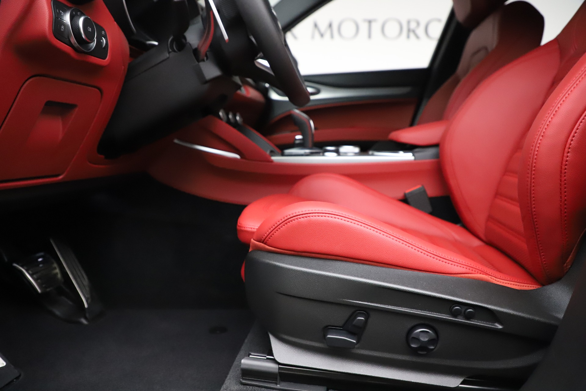 New 2020 Alfa Romeo Stelvio Ti Sport Q4 | St. Petersburg, FL
