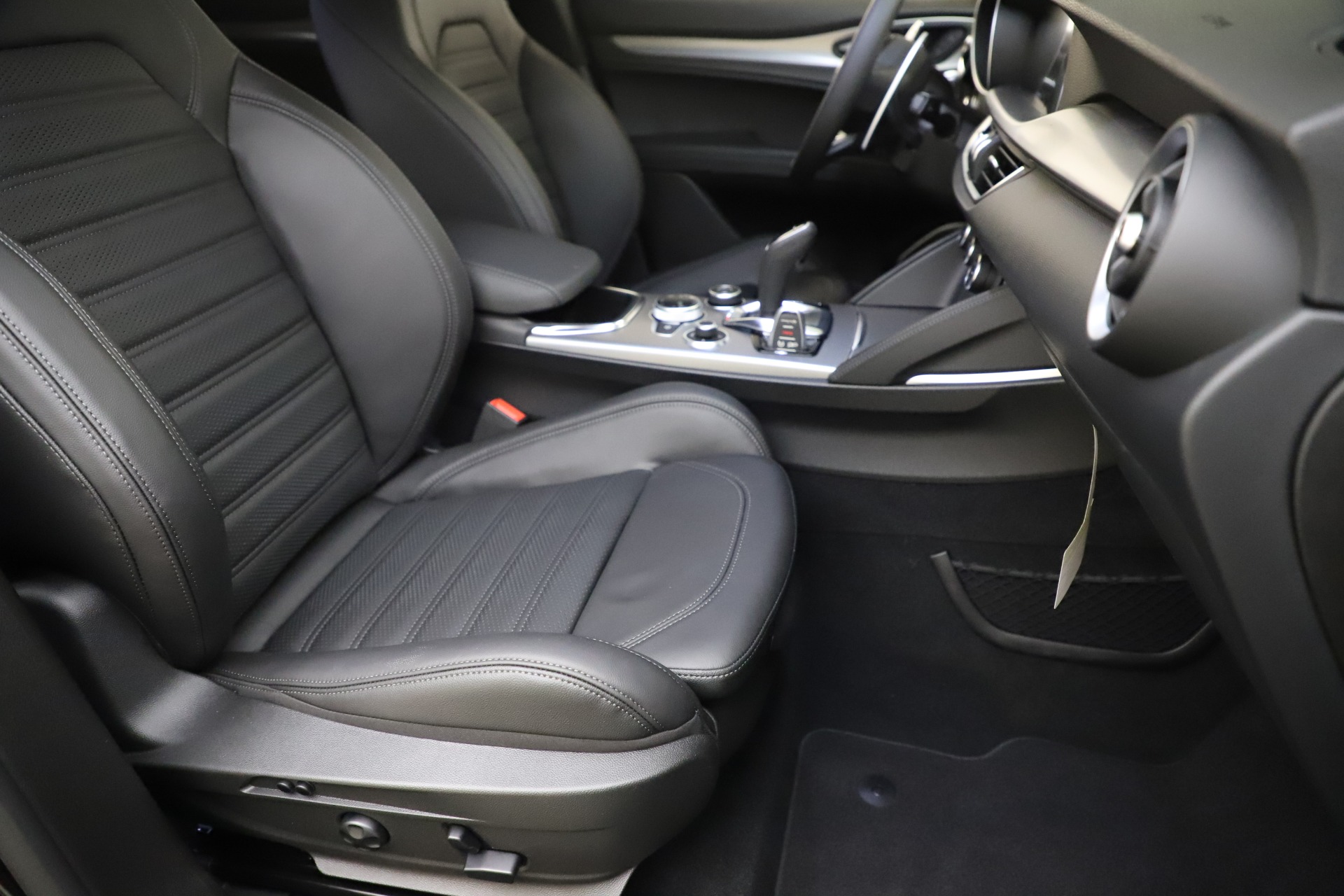 New 2020 Alfa Romeo Stelvio Ti Sport Q4 | St. Petersburg, FL
