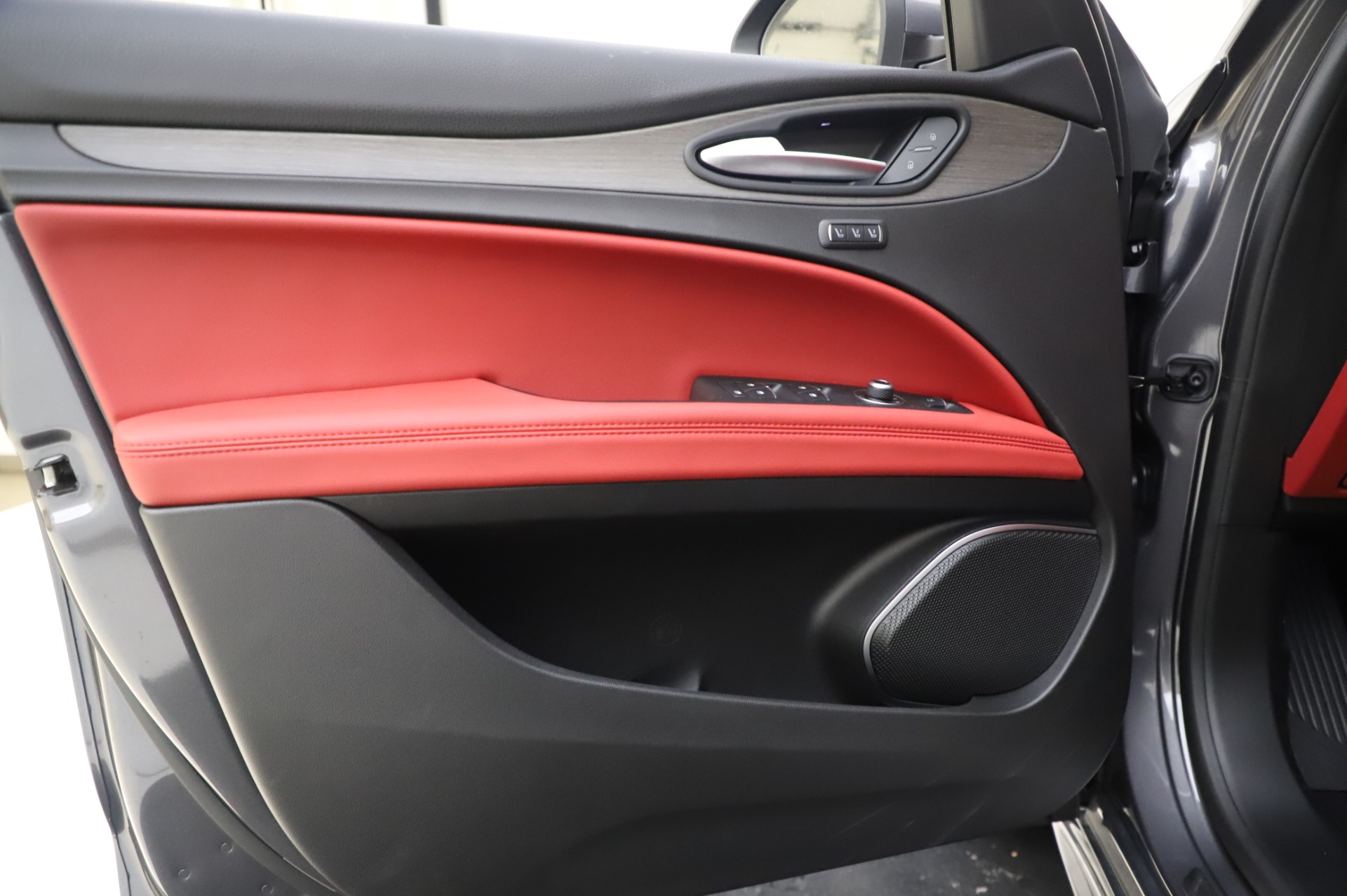 New 2020 Alfa Romeo Stelvio Ti Q4 | St. Petersburg, FL