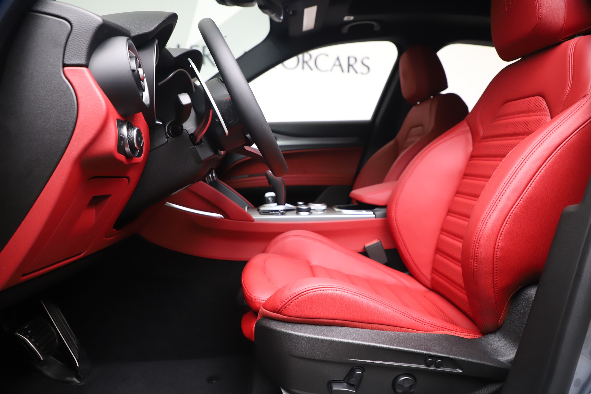 New 2020 Alfa Romeo Stelvio Ti Sport Q4 | St. Petersburg, FL