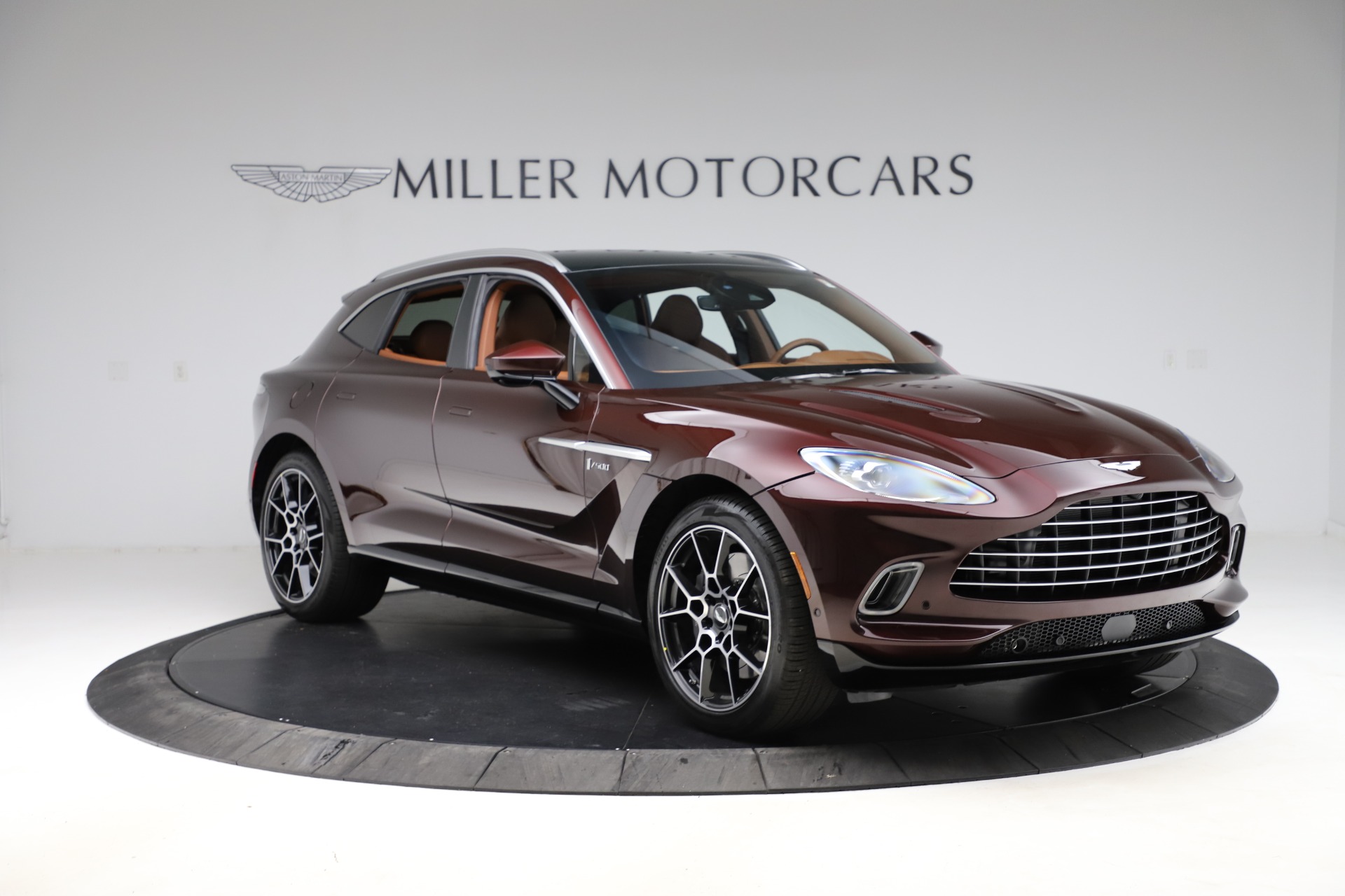 New 2021 Aston Martin DBX | St. Petersburg, FL