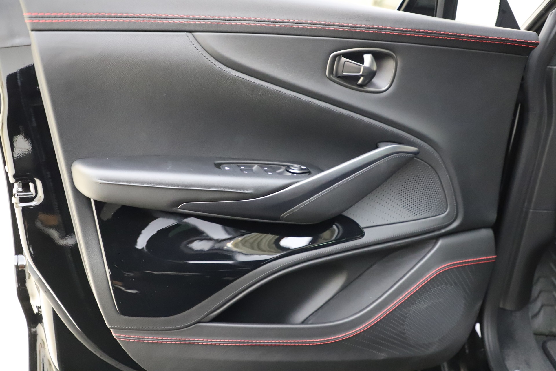 New 2021 Aston Martin DBX | St. Petersburg, FL