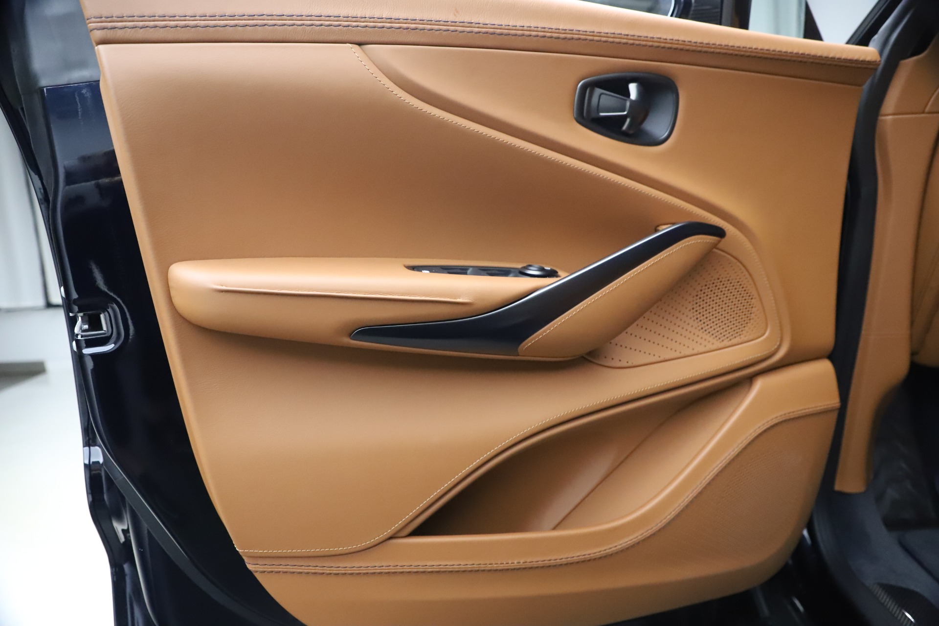 New 2021 Aston Martin DBX | St. Petersburg, FL