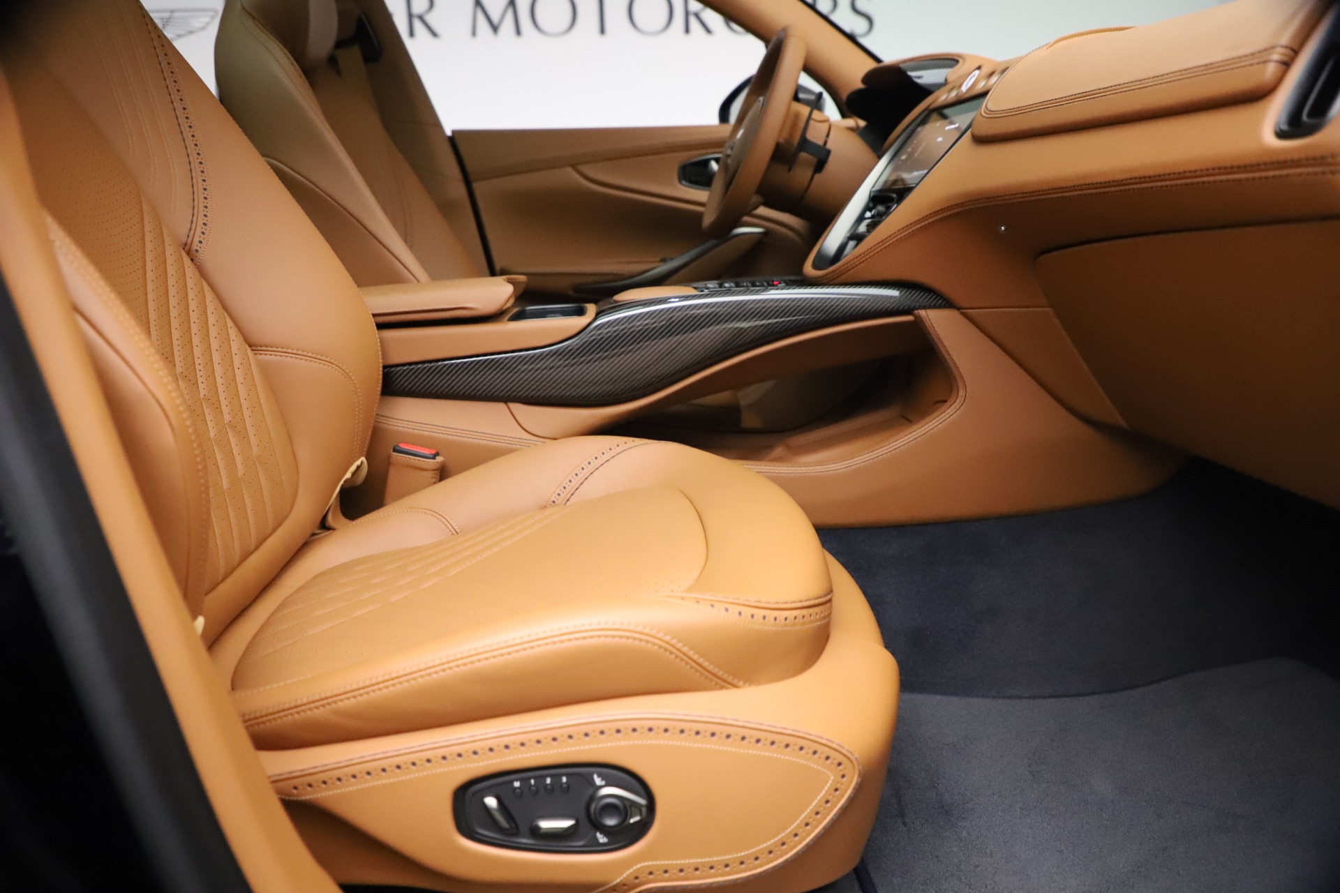 New 2021 Aston Martin DBX | St. Petersburg, FL