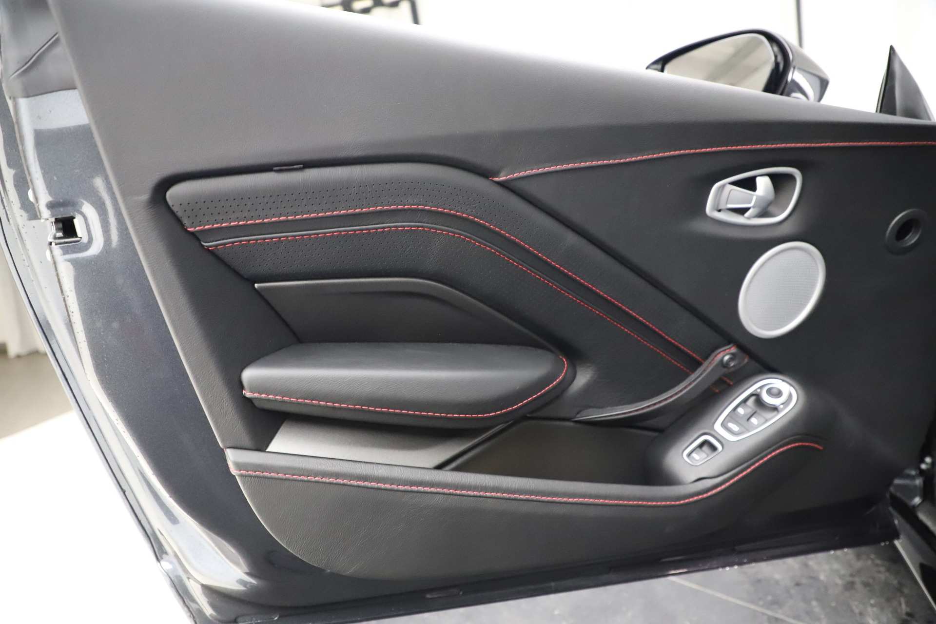 New 2021 Aston Martin Vantage Roadster Convertible | St. Petersburg, FL
