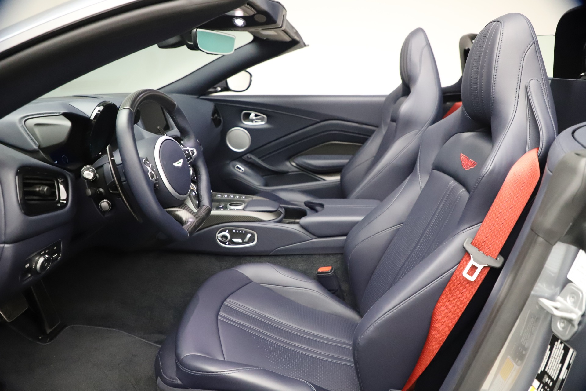 New 2021 Aston Martin Vantage Roadster Convertible | St. Petersburg, FL