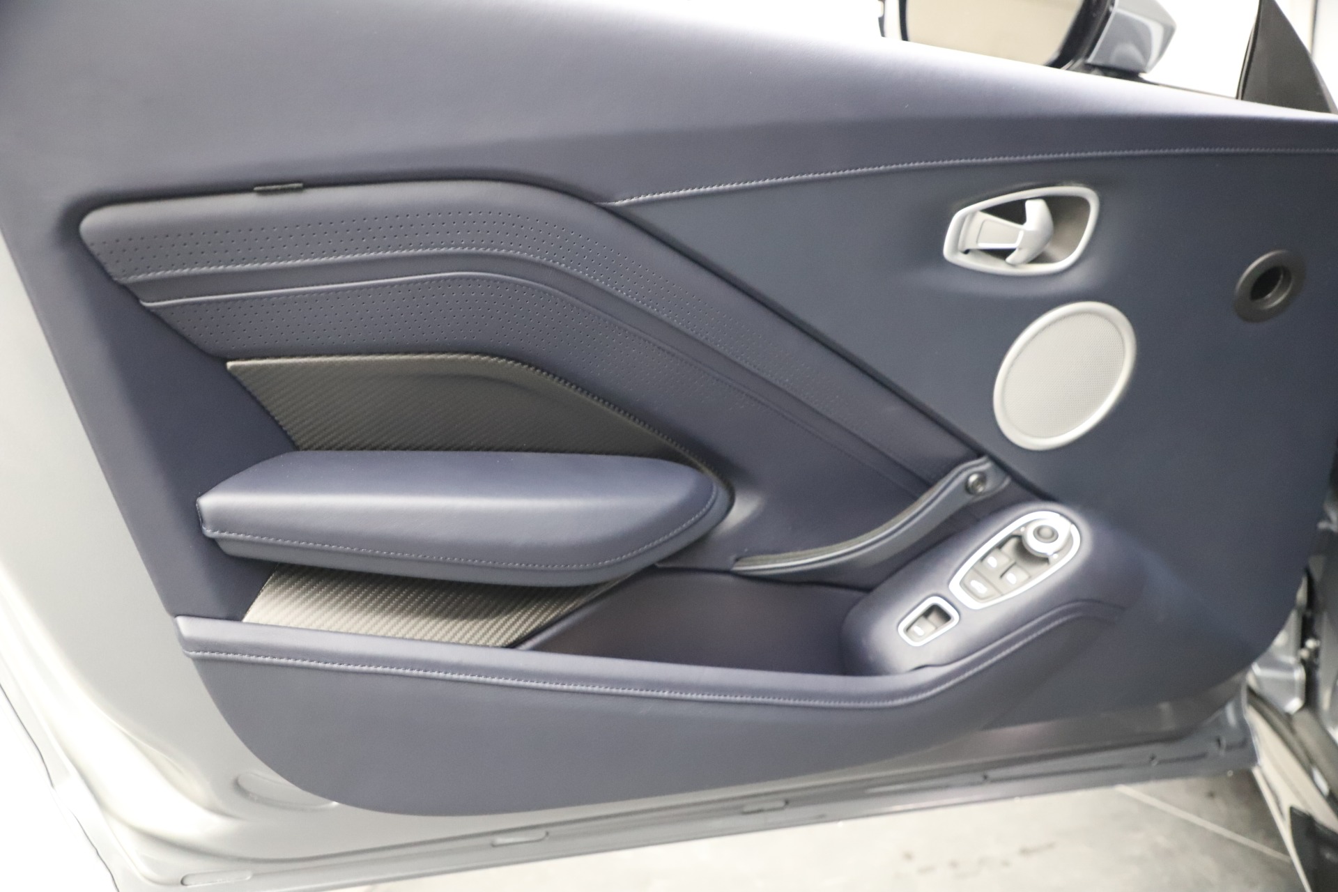New 2021 Aston Martin Vantage Roadster Convertible | St. Petersburg, FL