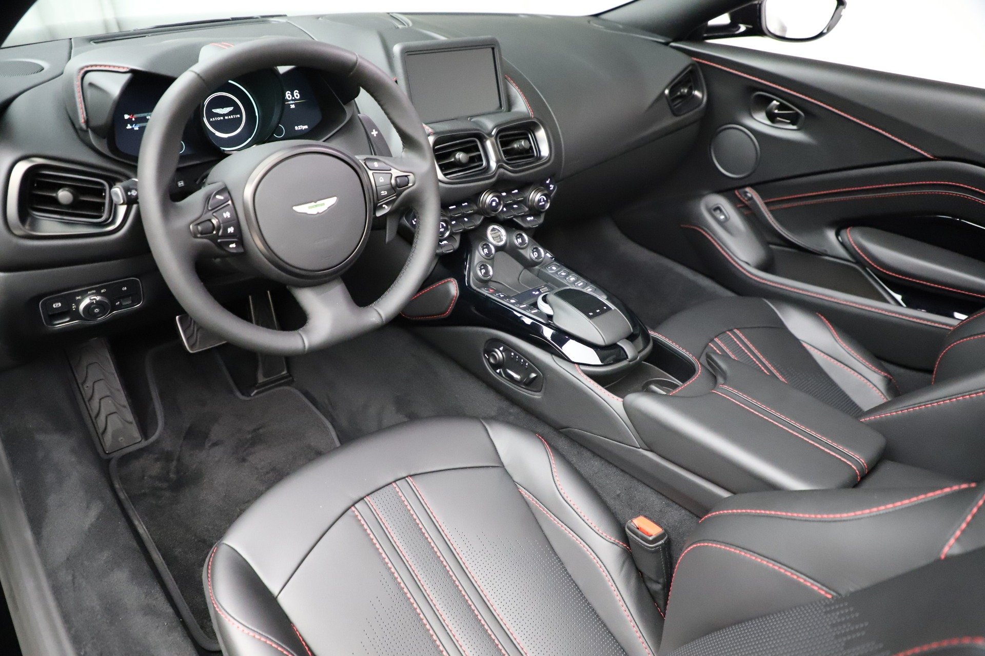 New 2021 Aston Martin Vantage Roadster | St. Petersburg, FL