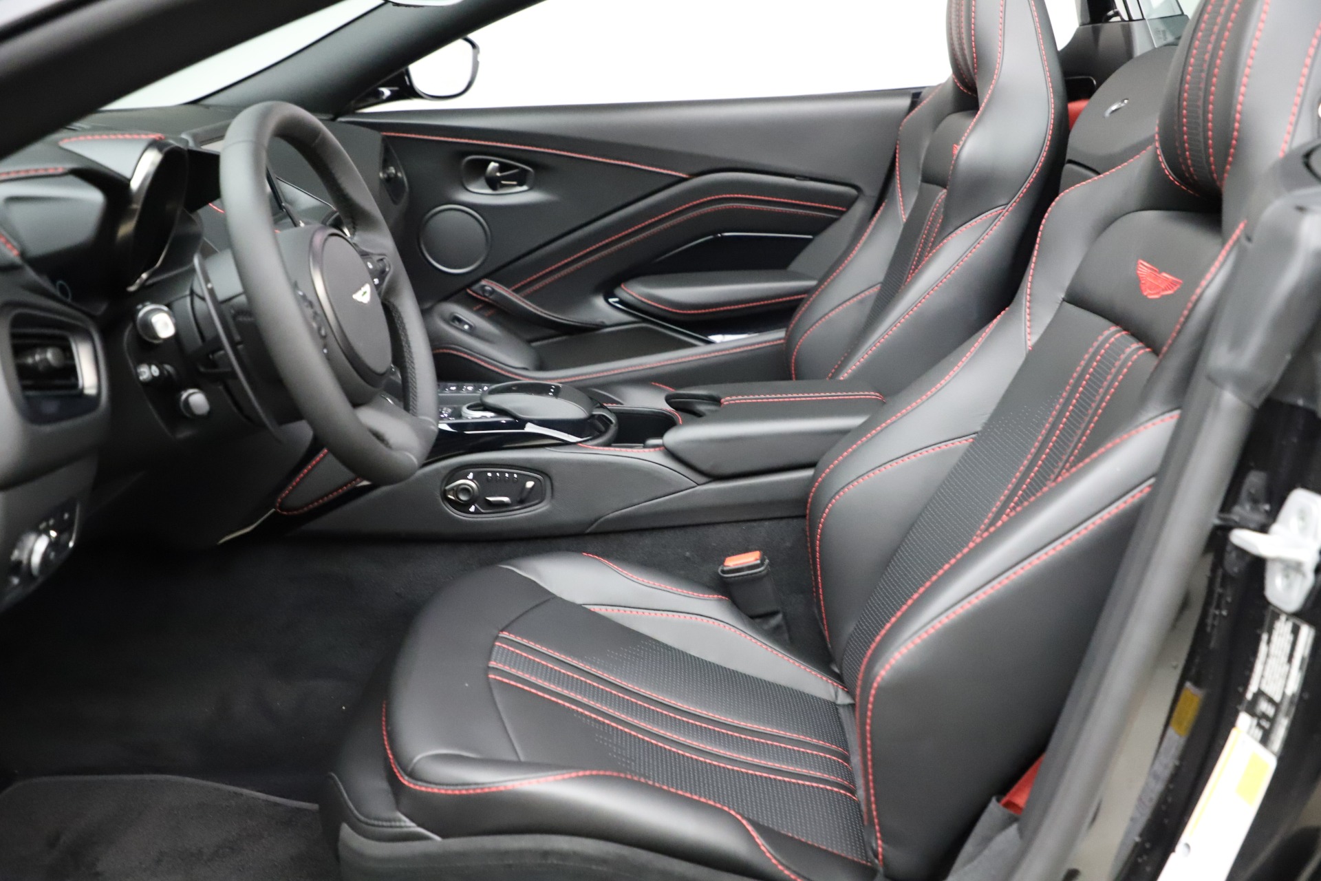 New 2021 Aston Martin Vantage Roadster | St. Petersburg, FL