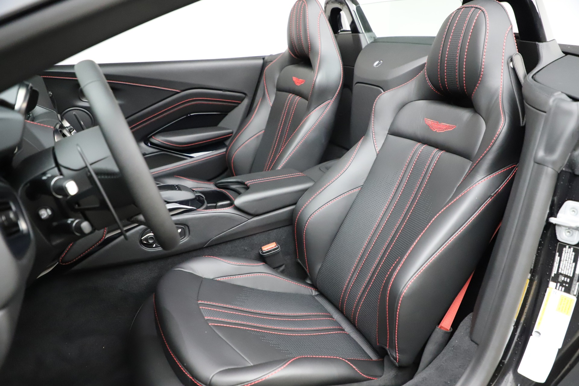 New 2021 Aston Martin Vantage Roadster | St. Petersburg, FL