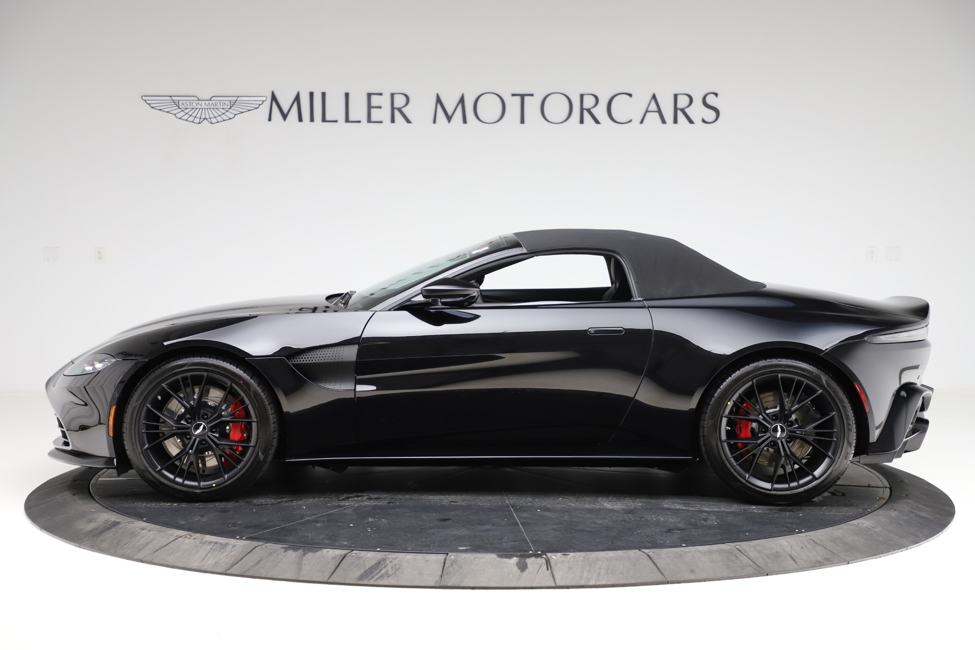 New 2021 Aston Martin Vantage Roadster | St. Petersburg, FL