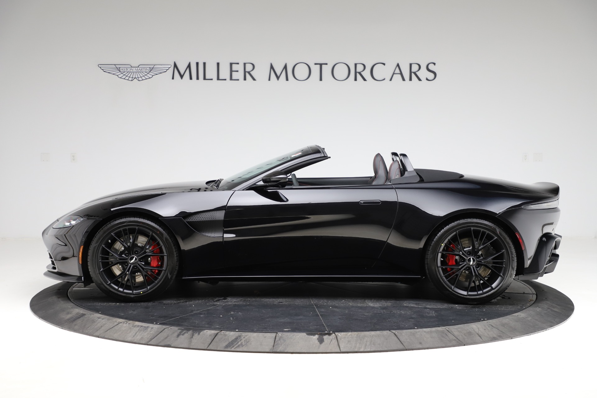 New 2021 Aston Martin Vantage Roadster | St. Petersburg, FL