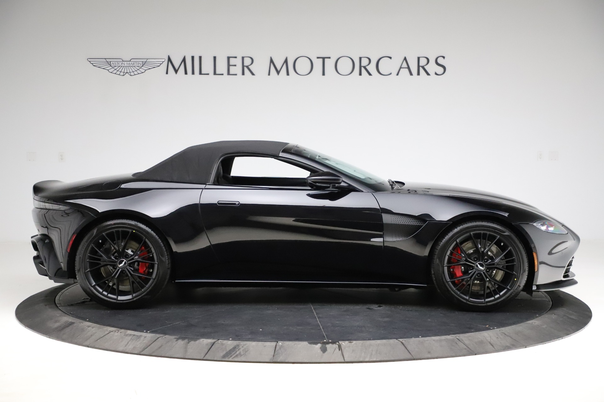 New 2021 Aston Martin Vantage Roadster | St. Petersburg, FL