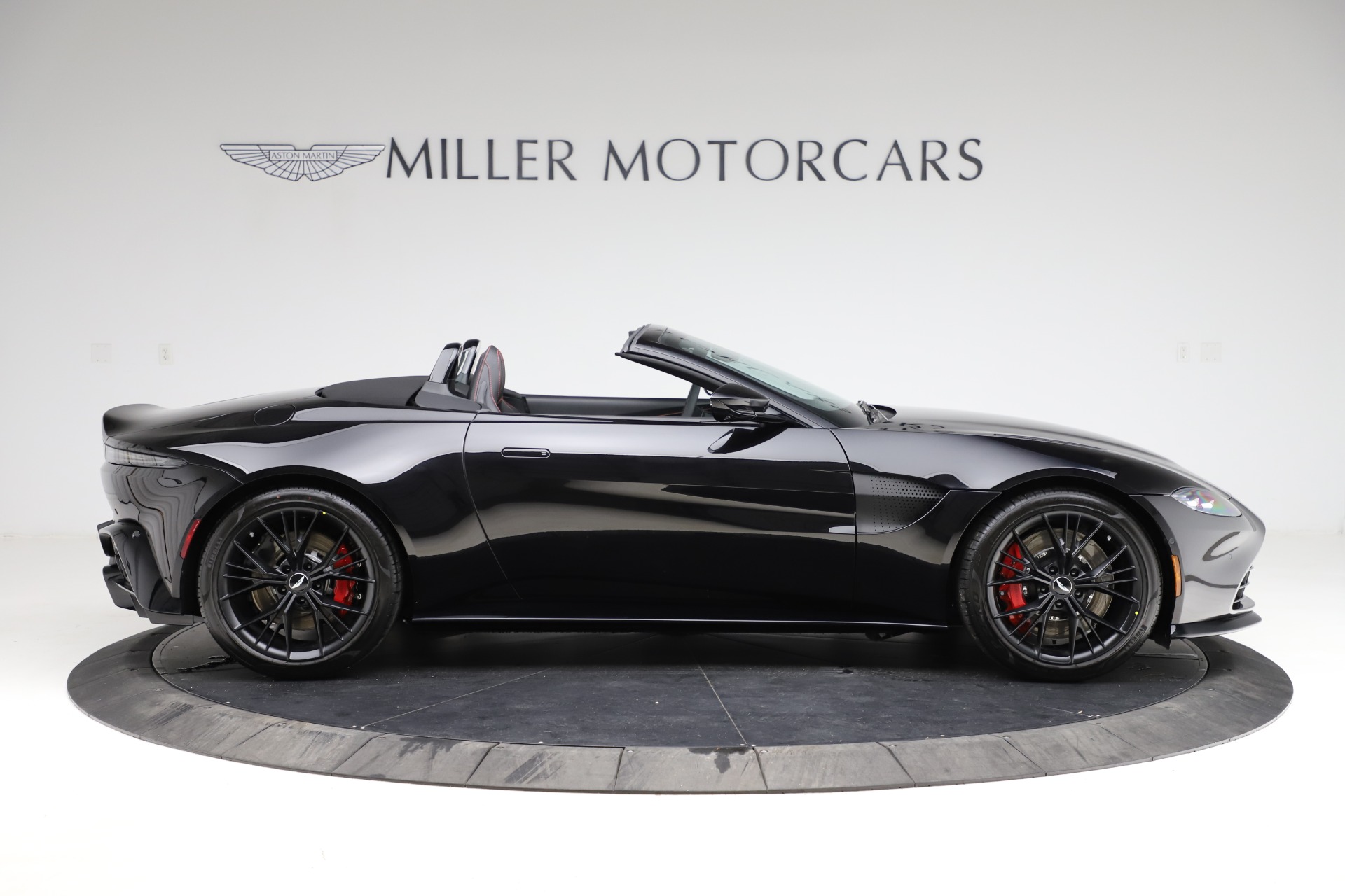 New 2021 Aston Martin Vantage Roadster | St. Petersburg, FL