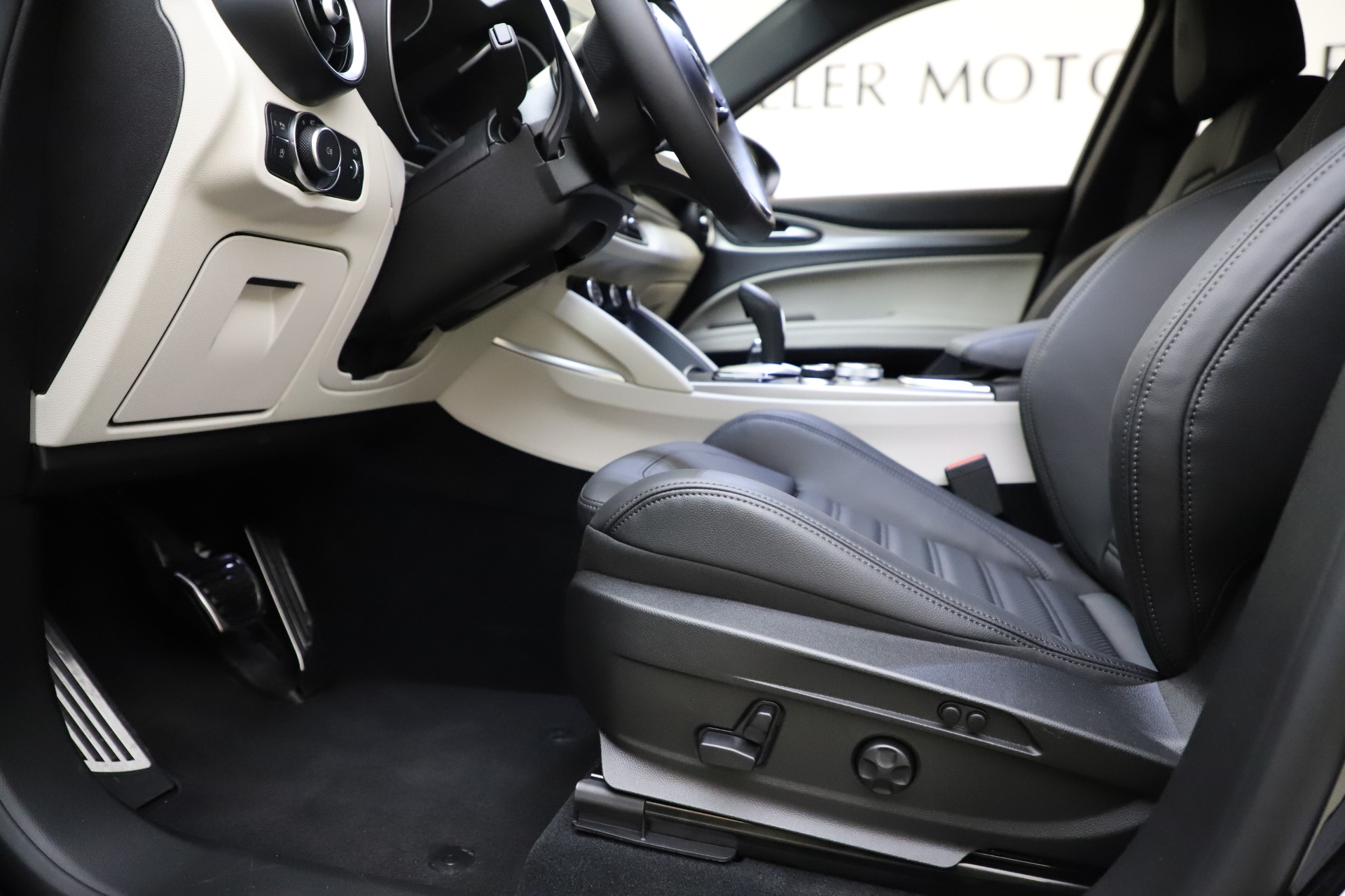 New 2021 Alfa Romeo Stelvio Ti Sport Q4 | St. Petersburg, FL