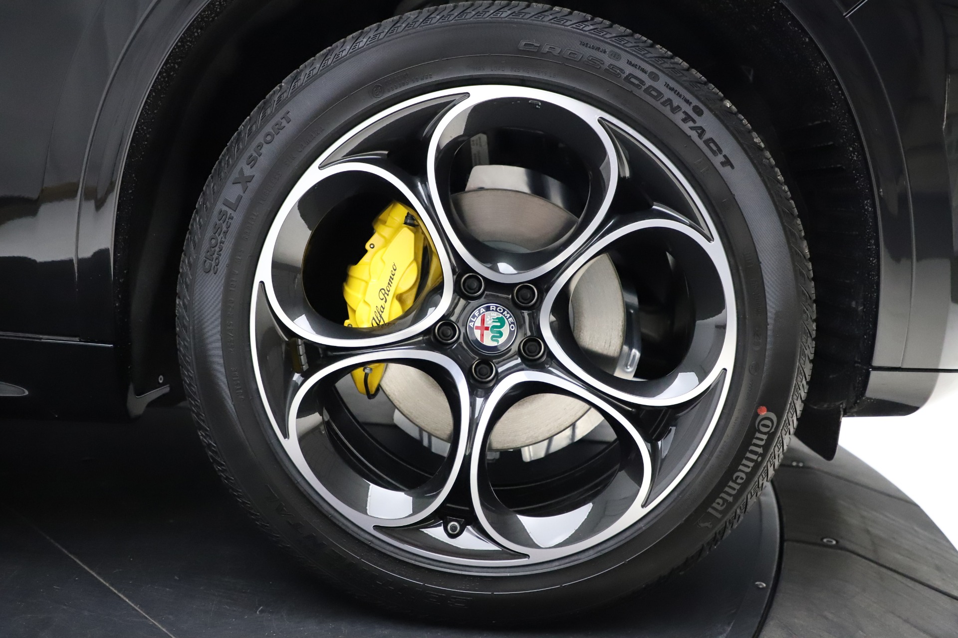 New 2021 Alfa Romeo Stelvio Ti Sport Q4 | St. Petersburg, FL