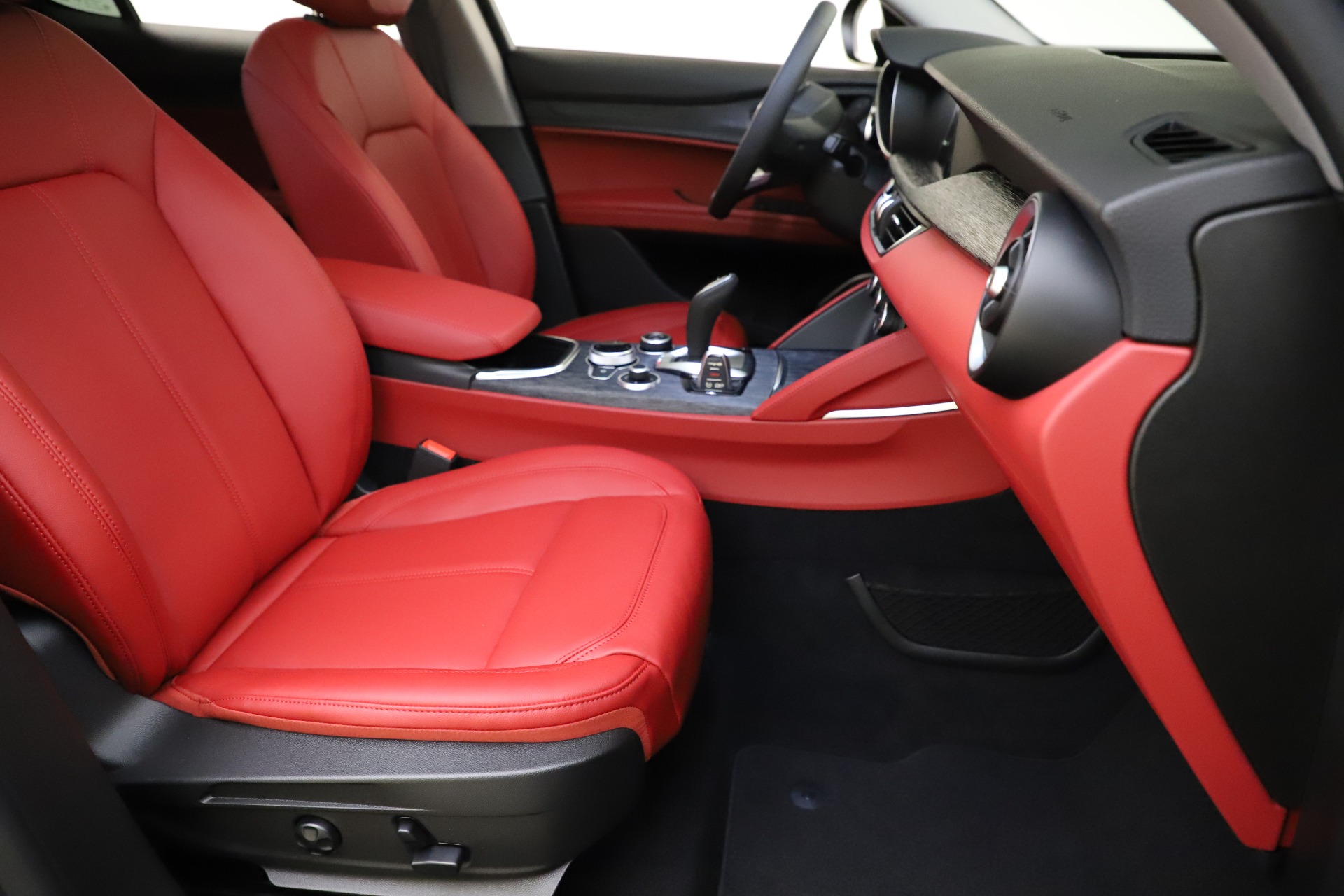 New 2021 Alfa Romeo Stelvio Q4 | St. Petersburg, FL
