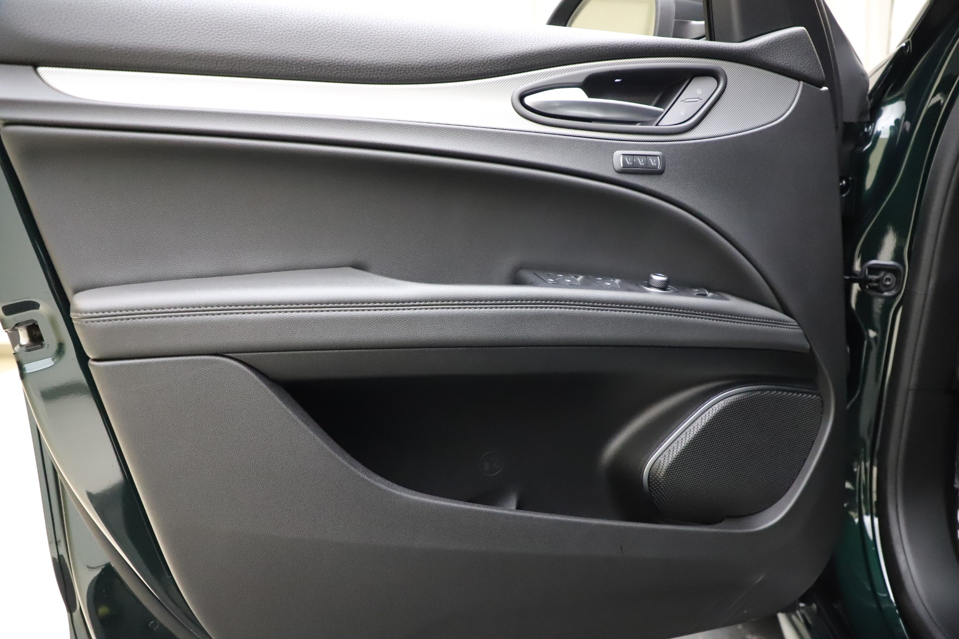 New 2021 Alfa Romeo Stelvio Ti Sport Q4 | St. Petersburg, FL