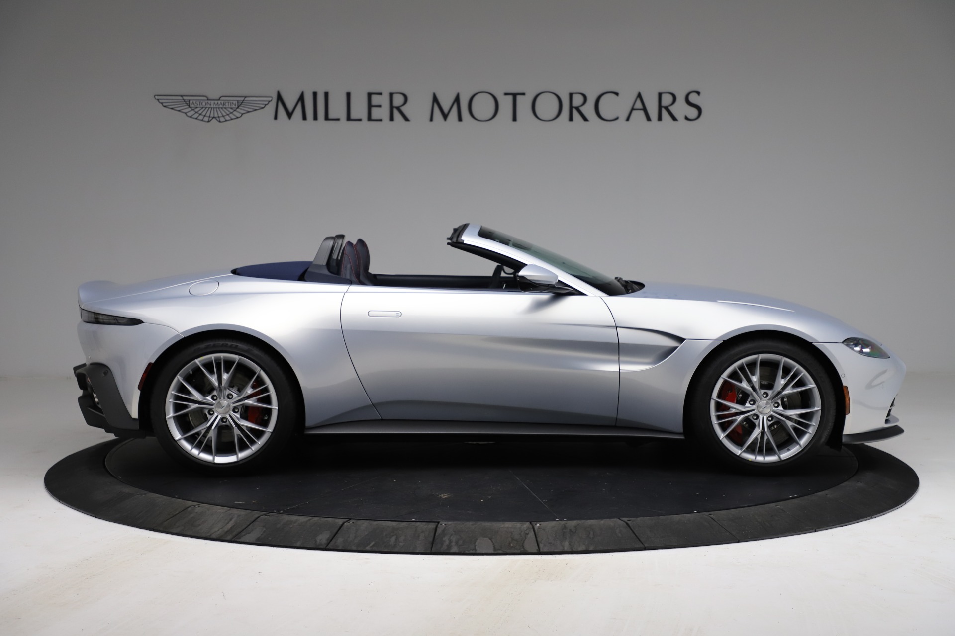 New 2021 Aston Martin Vantage Roadster | St. Petersburg, FL