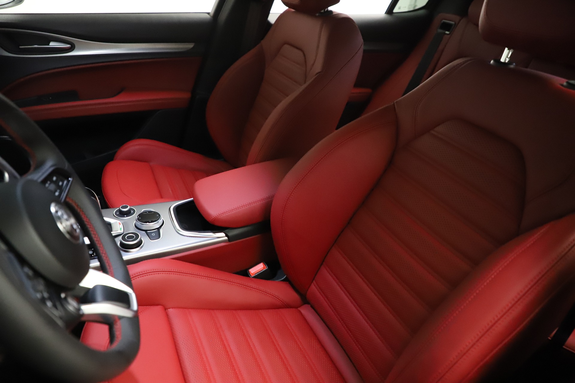 New 2021 Alfa Romeo Stelvio Ti Sport Q4 | St. Petersburg, FL