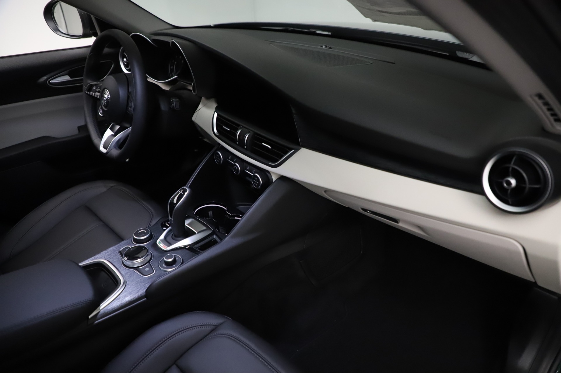 New 2021 Alfa Romeo Giulia Q4 | St. Petersburg, FL