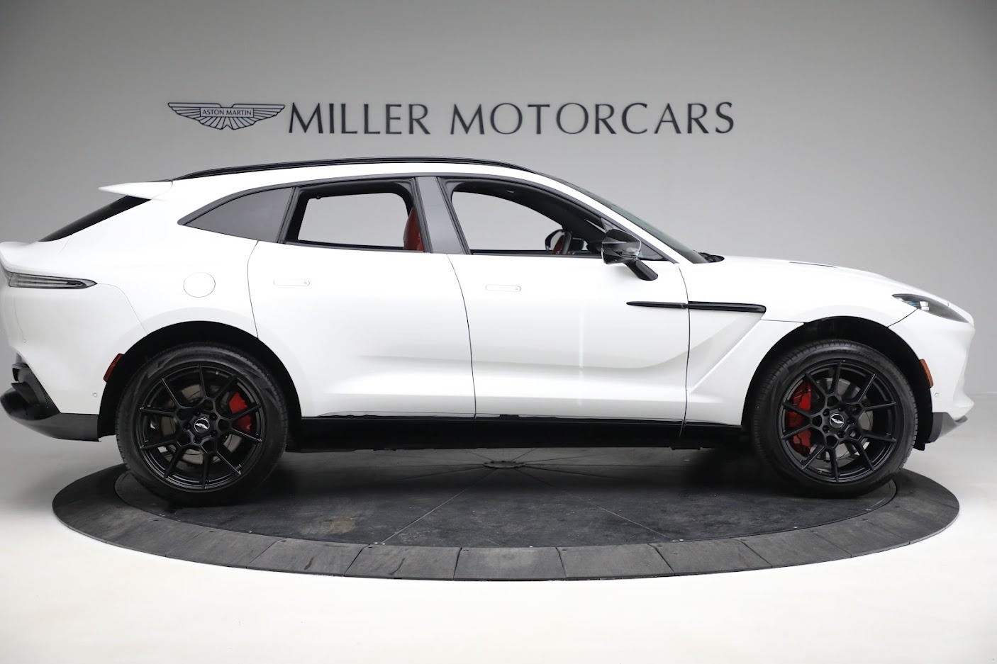 New 2021 Aston Martin DBX | St. Petersburg, FL