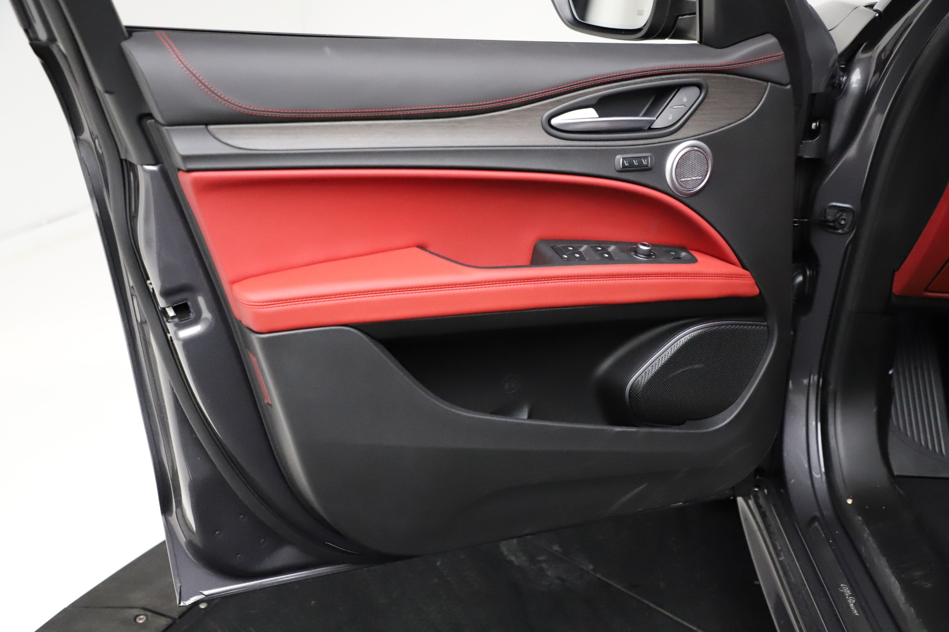 New 2021 Alfa Romeo Stelvio Ti Q4 | St. Petersburg, FL