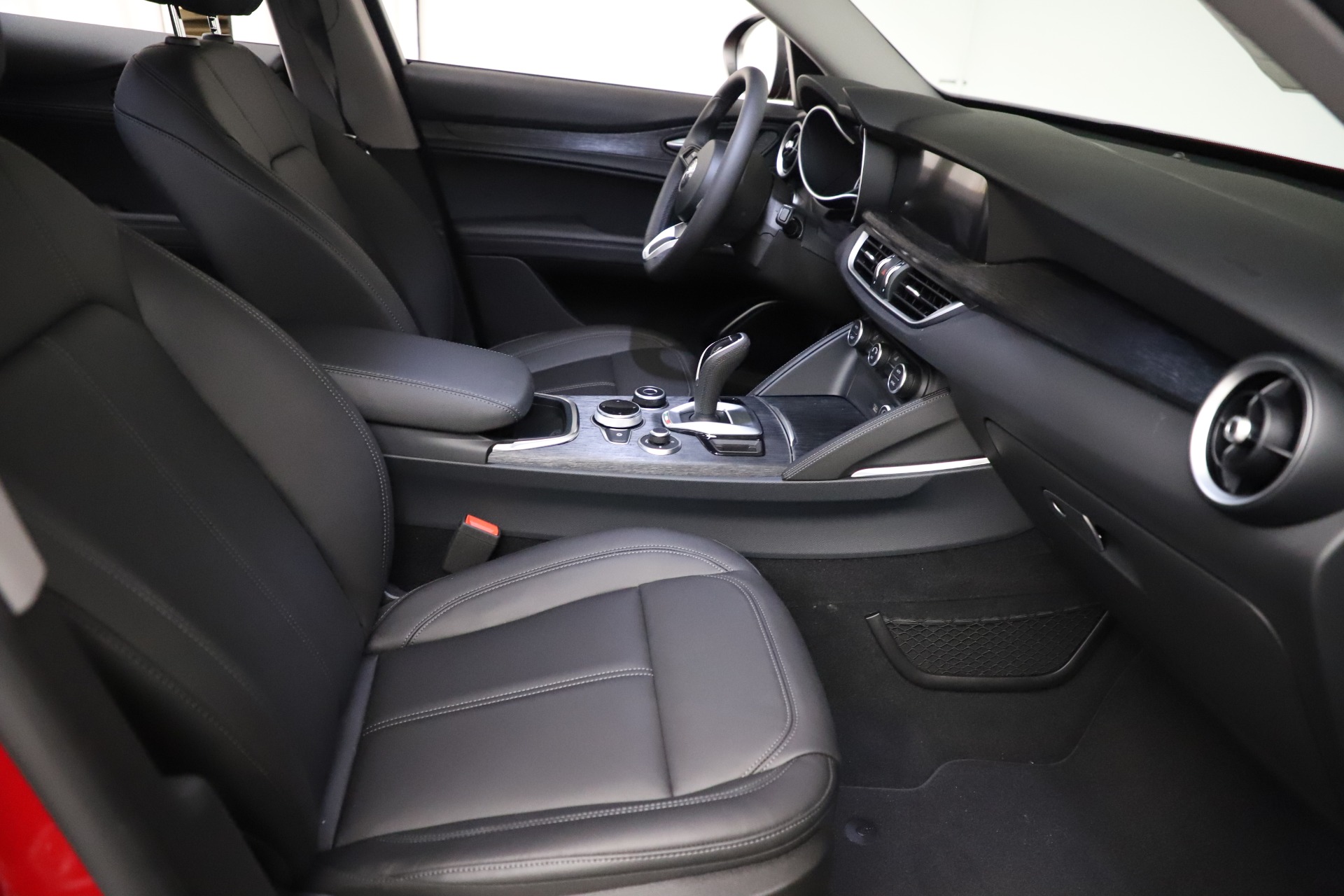 New 2021 Alfa Romeo Stelvio Sprint | St. Petersburg, FL