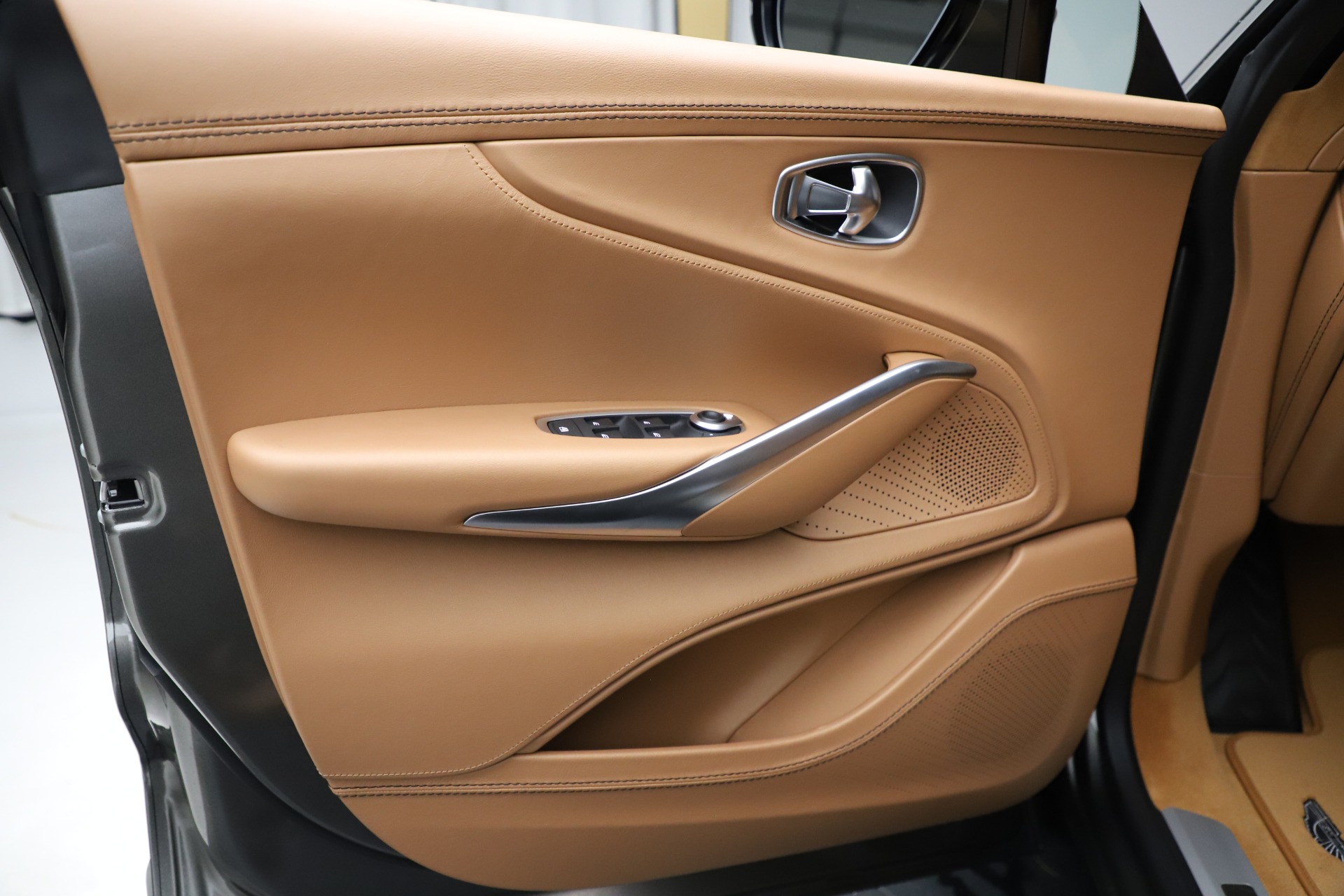 New 2021 Aston Martin DBX | St. Petersburg, FL