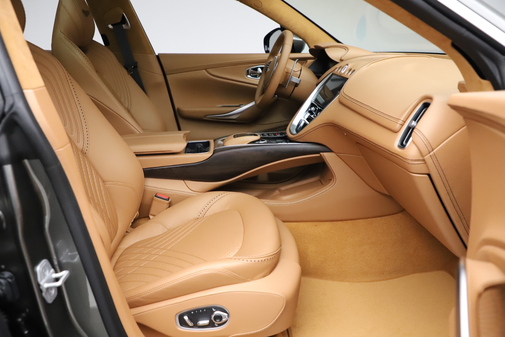 New 2021 Aston Martin DBX | St. Petersburg, FL