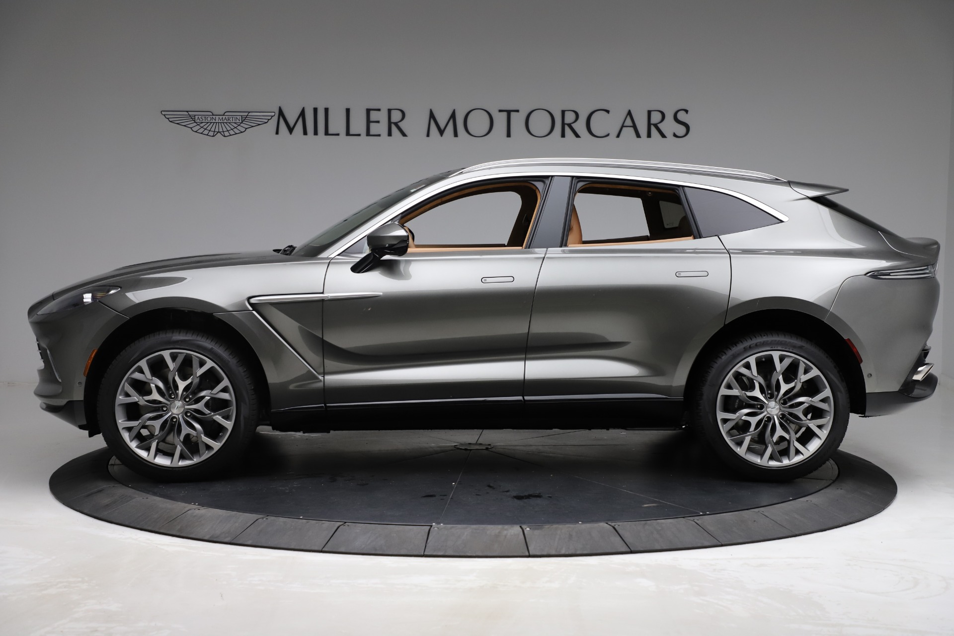 New 2021 Aston Martin DBX | St. Petersburg, FL