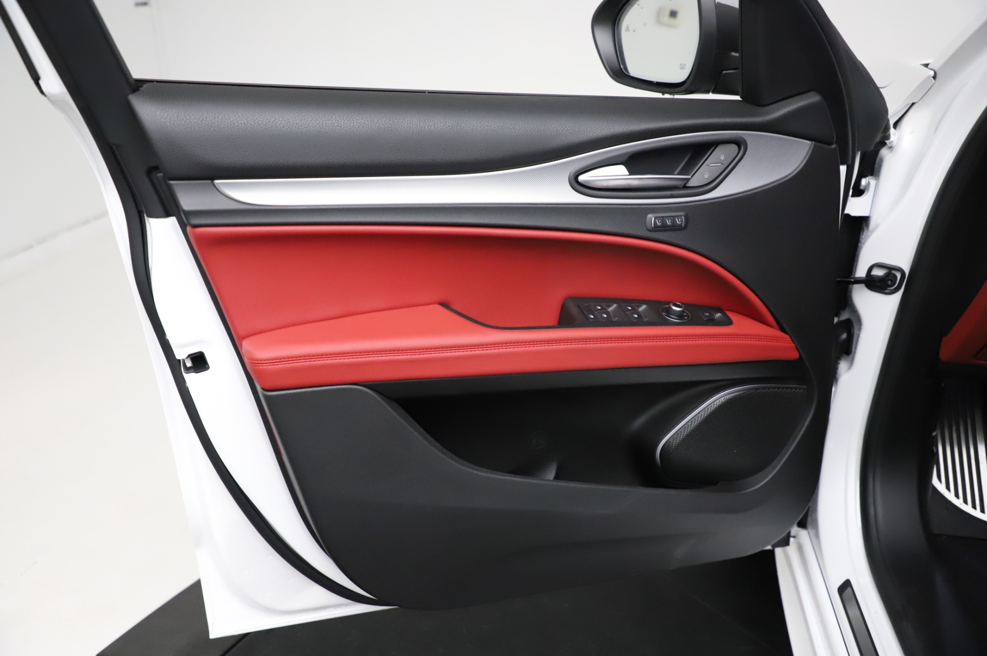 New 2021 Alfa Romeo Stelvio Ti Sport Q4 | St. Petersburg, FL