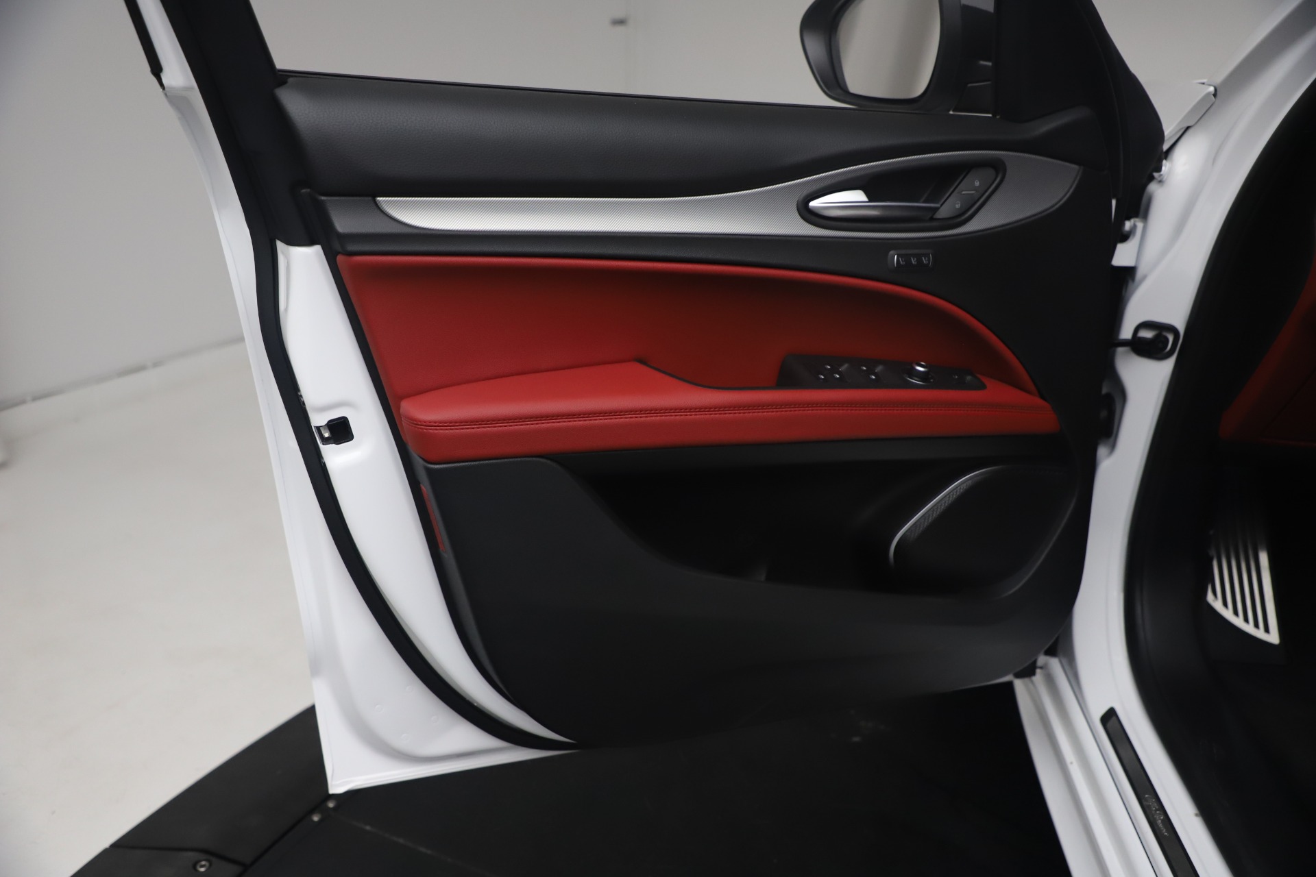 New 2021 Alfa Romeo Stelvio Ti Sport Q4 | St. Petersburg, FL