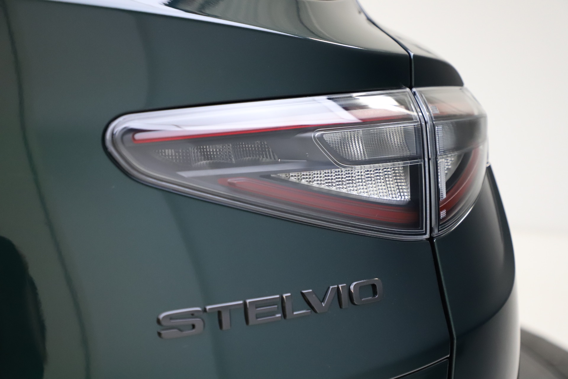 New 2021 Alfa Romeo Stelvio Ti Sport Q4 | St. Petersburg, FL