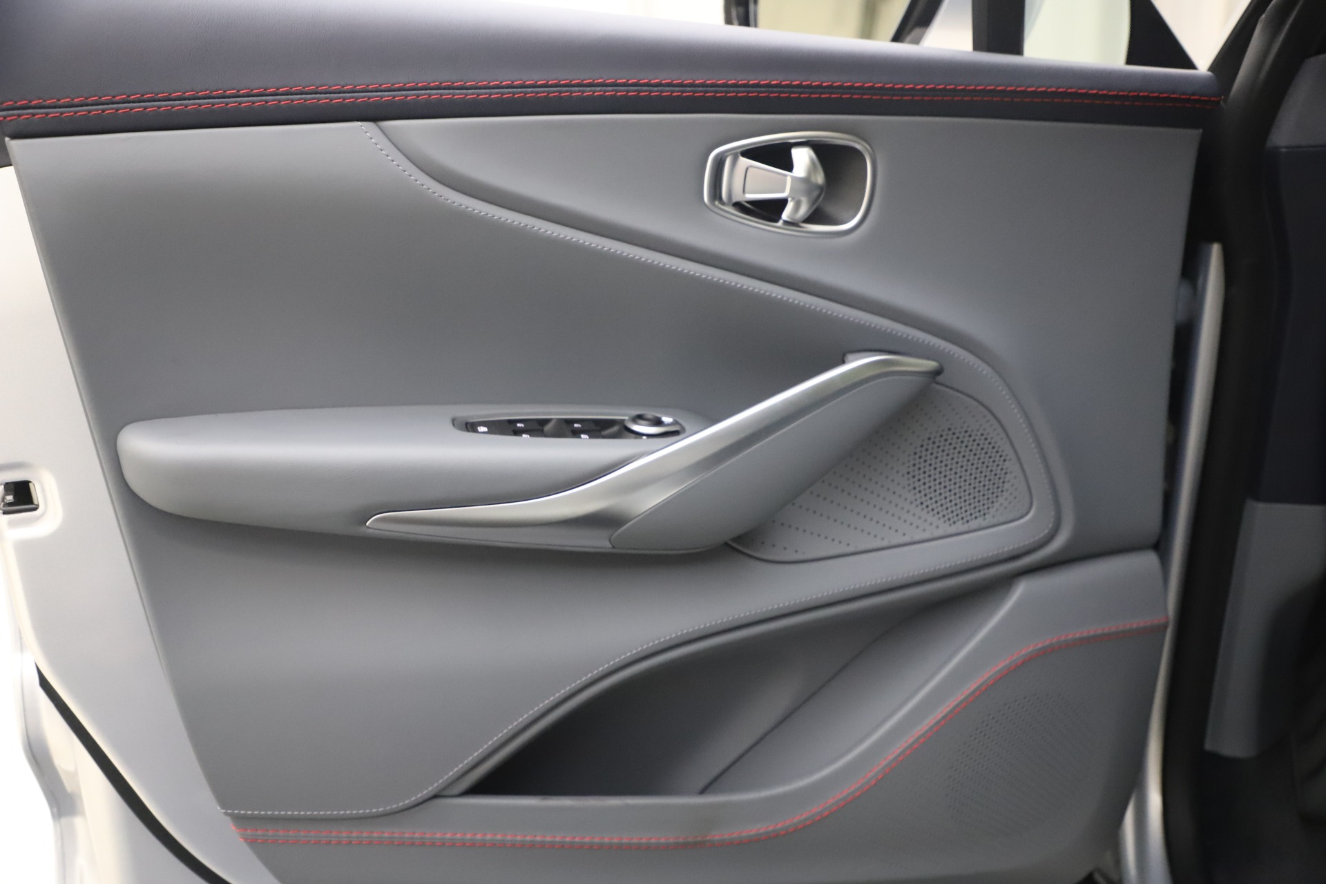 New 2021 Aston Martin DBX | St. Petersburg, FL