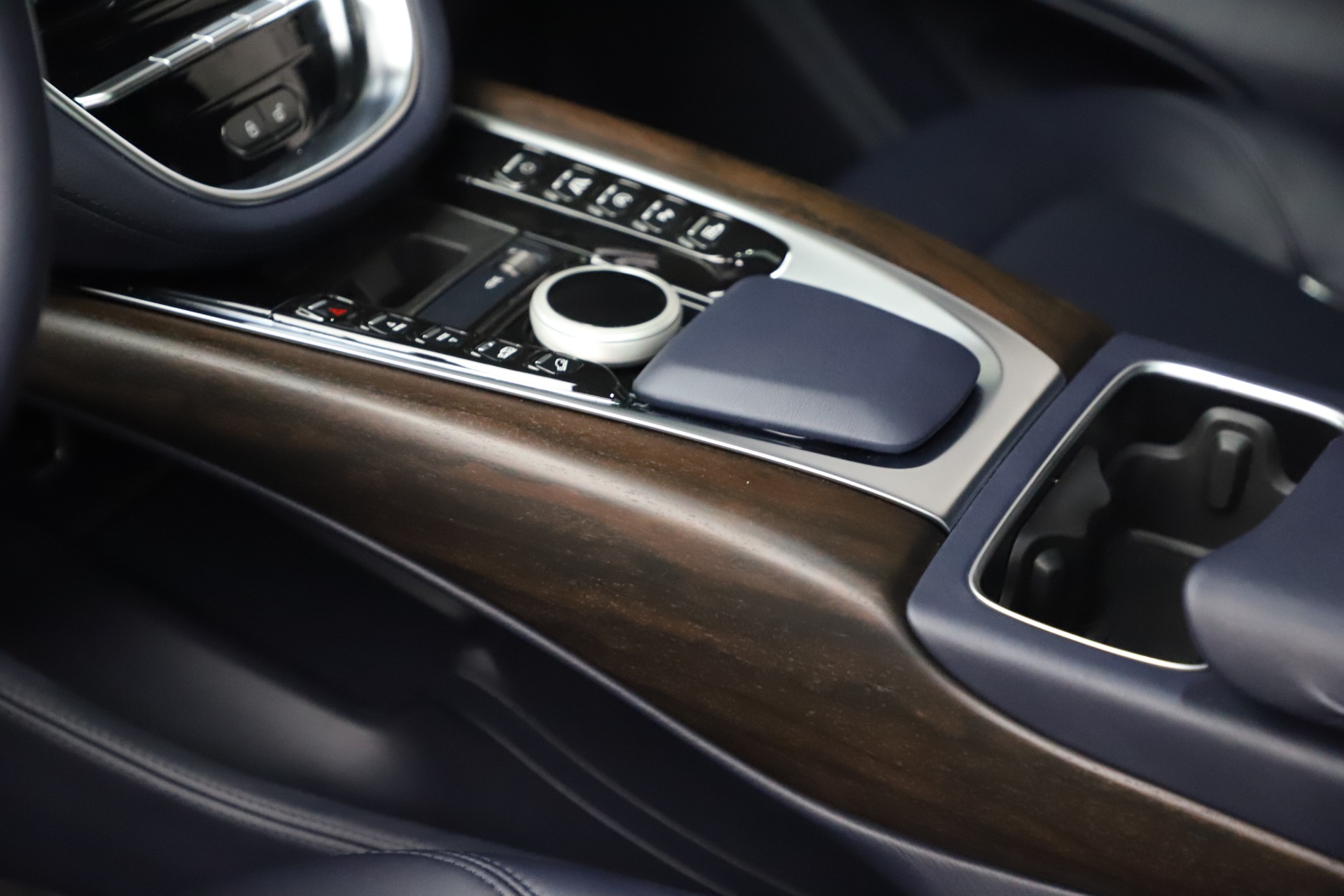 New 2021 Aston Martin DBX | St. Petersburg, FL
