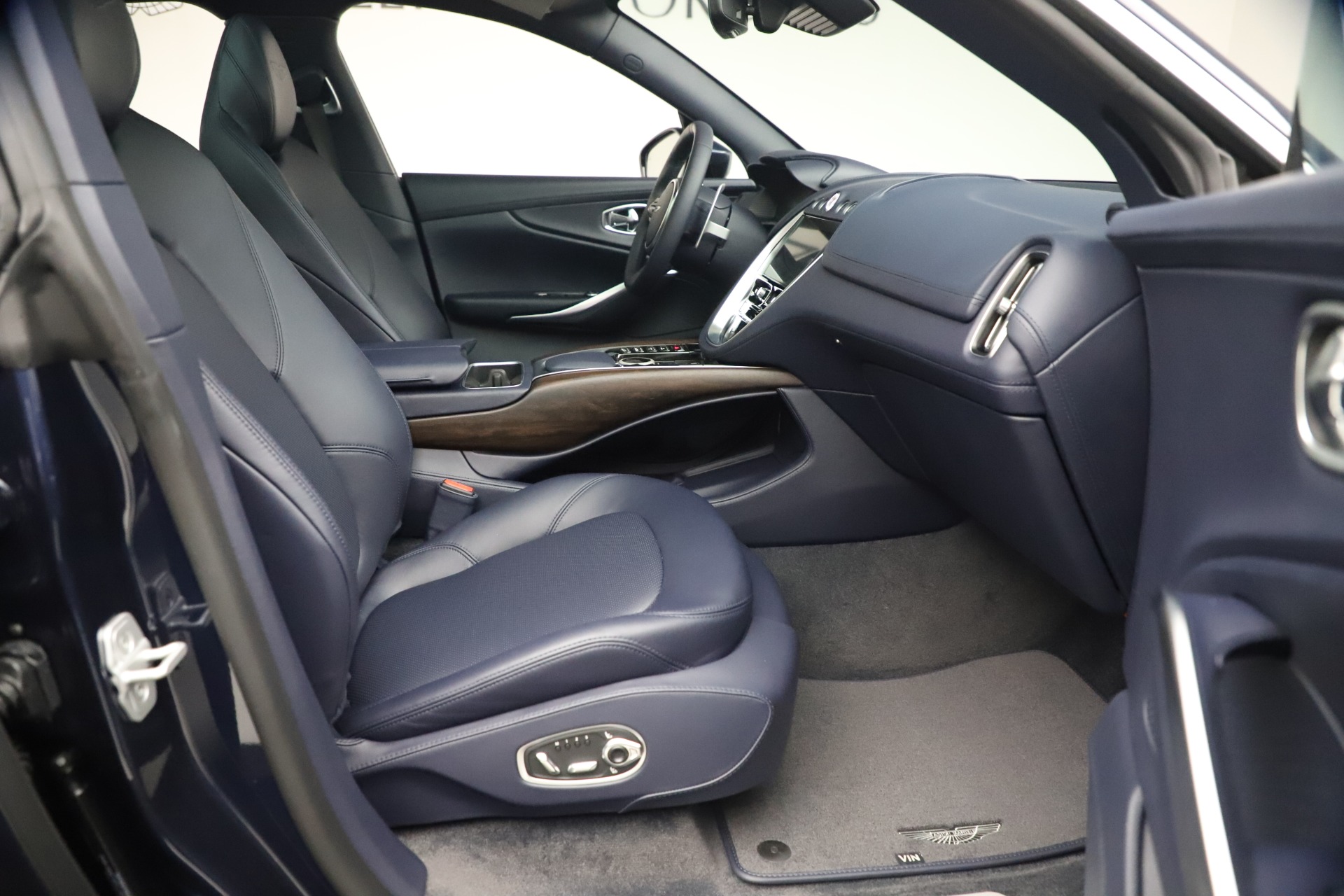 New 2021 Aston Martin DBX | St. Petersburg, FL