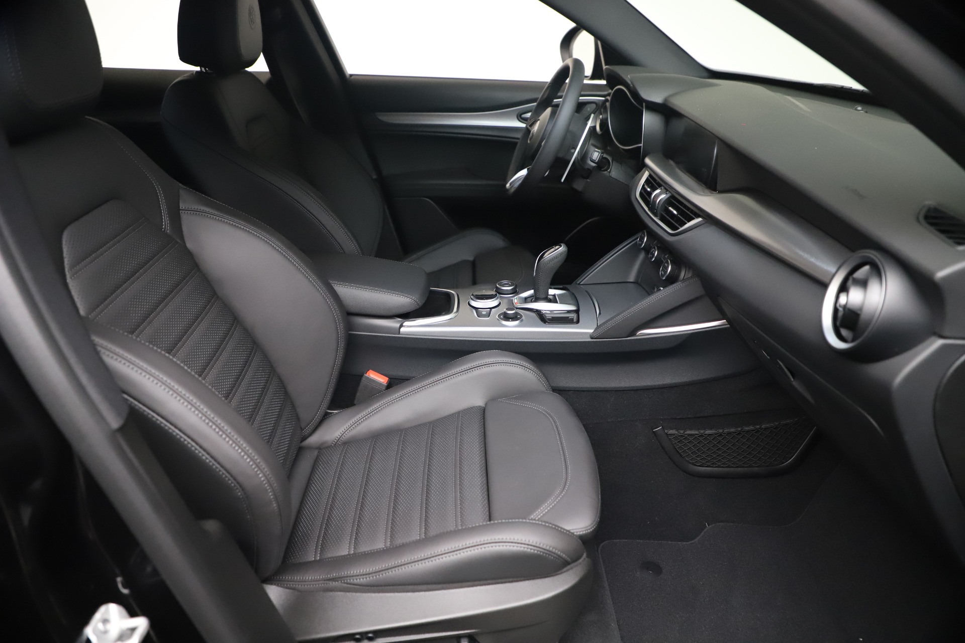 New 2021 Alfa Romeo Stelvio Ti Sport Q4 | St. Petersburg, FL